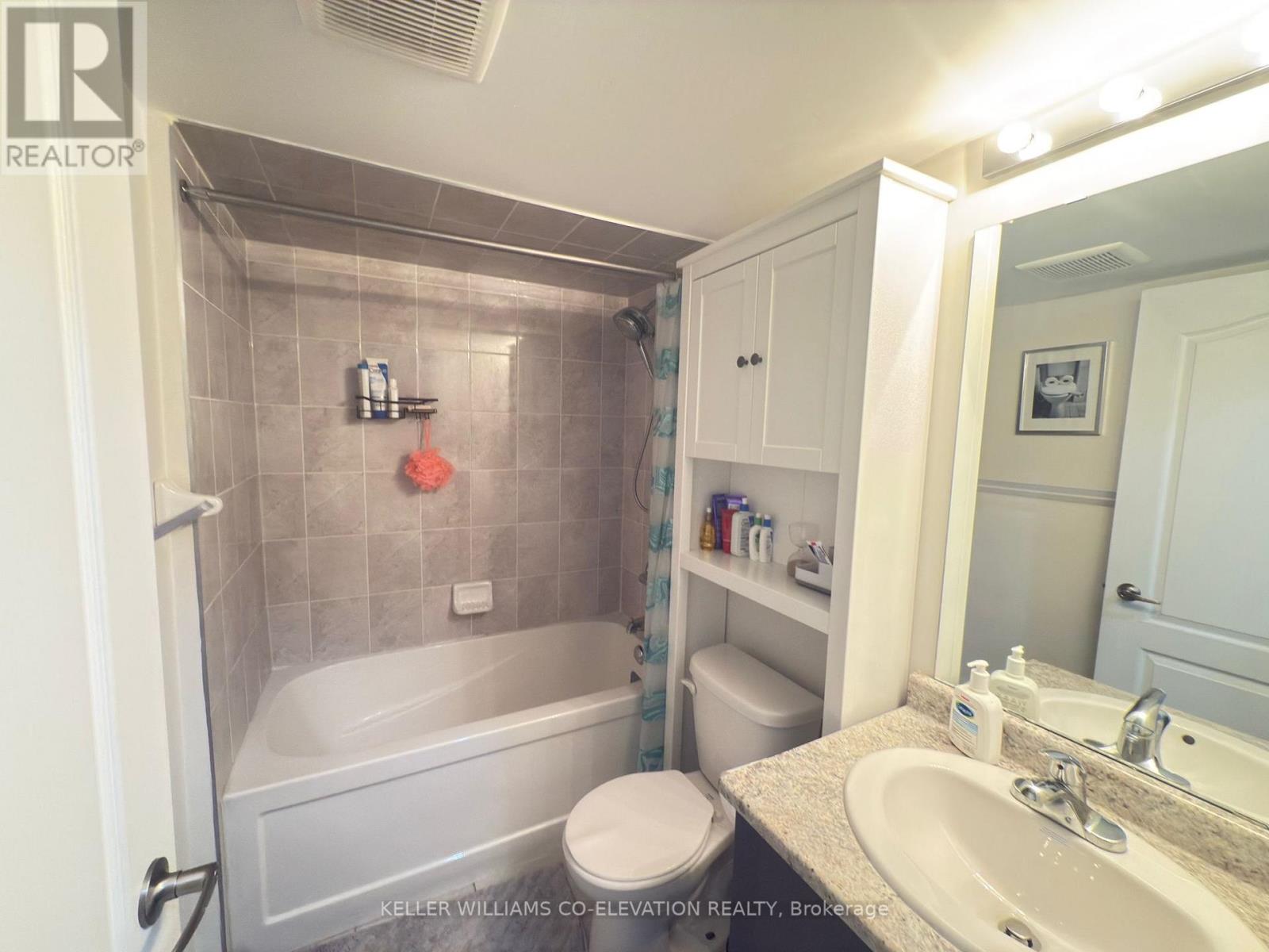 112 - 11 Applewood Lane, Toronto, Ontario  M9C 2Z7 - Photo 11 - W12532430