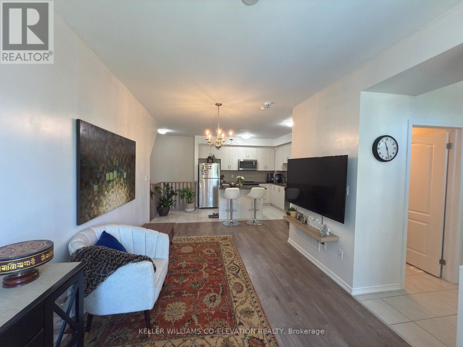 112 - 11 Applewood Lane, Toronto, Ontario  M9C 2Z7 - Photo 4 - W12532430