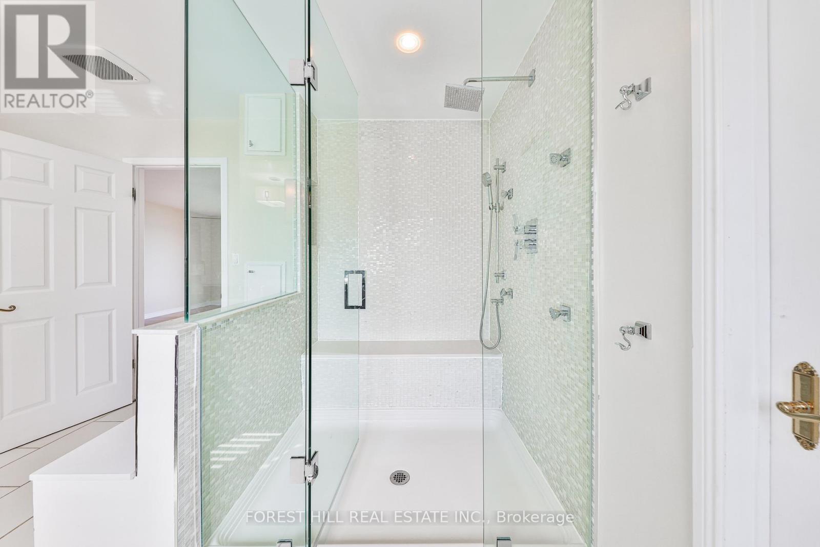 1470 Watersedge Road, Mississauga, Ontario  L5J 1A4 - Photo 20 - W12532432