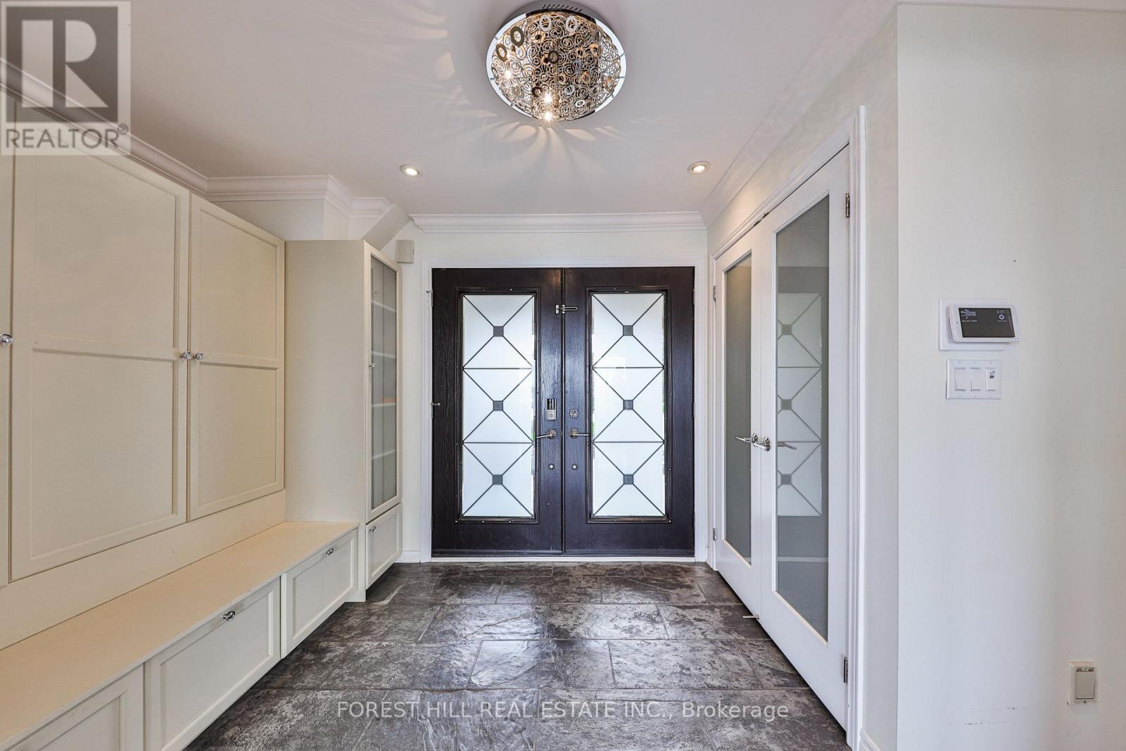 1470 Watersedge Road, Mississauga, Ontario  L5J 1A4 - Photo 7 - W12532432