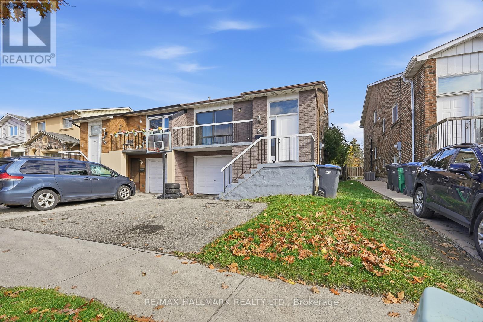 52 Simmons Boulevard, Brampton, Ontario  L6V 3V6 - Photo 2 - W12532446