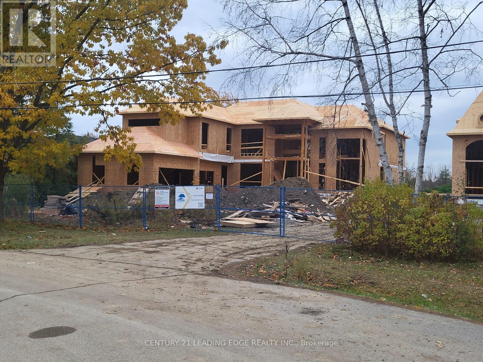 68 Marysfield Drive, Brampton, Ontario  L6P 0J3 - Photo 2 - W12532456