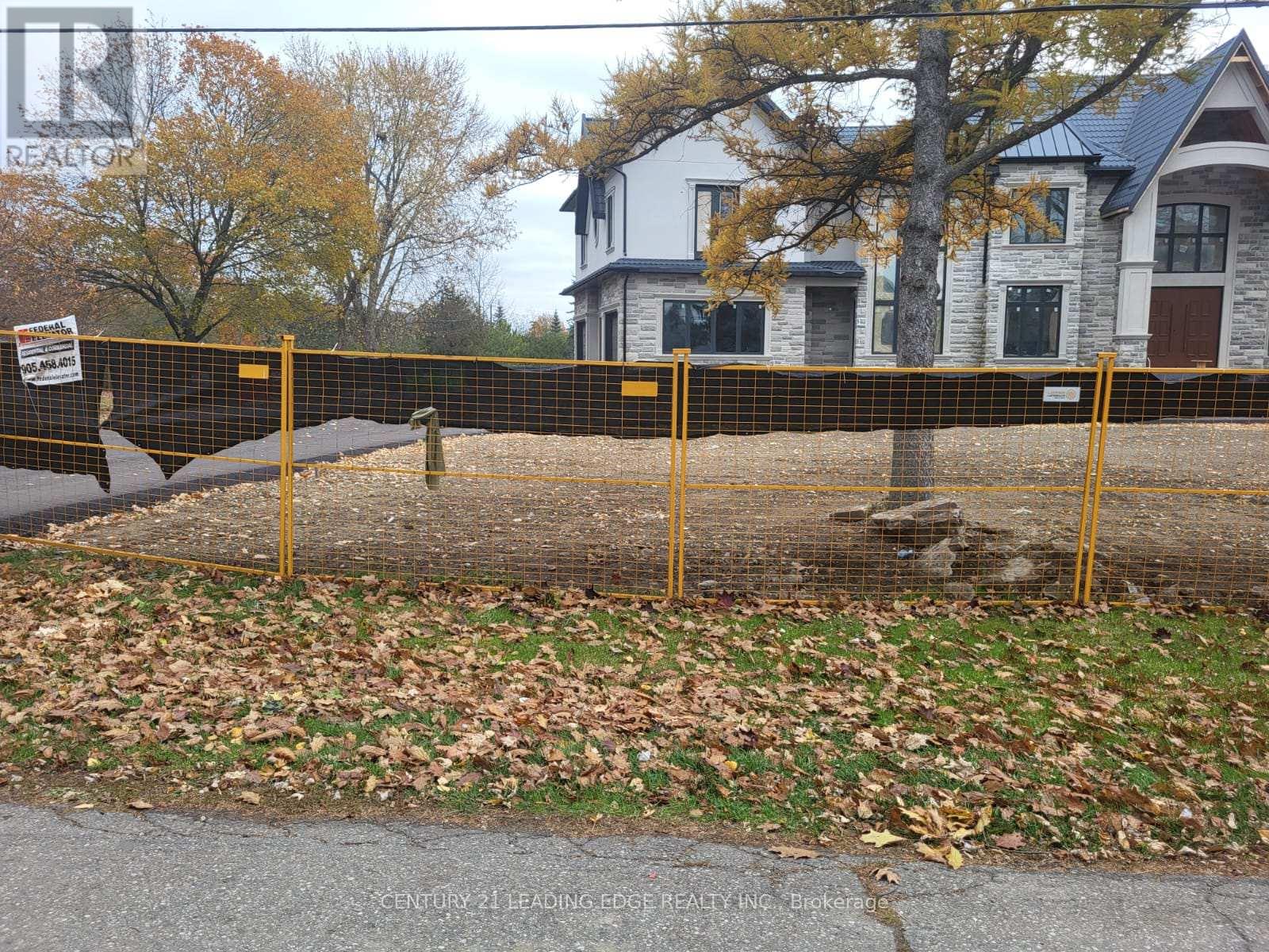 68 Marysfield Drive, Brampton, Ontario  L6P 0J3 - Photo 8 - W12532456