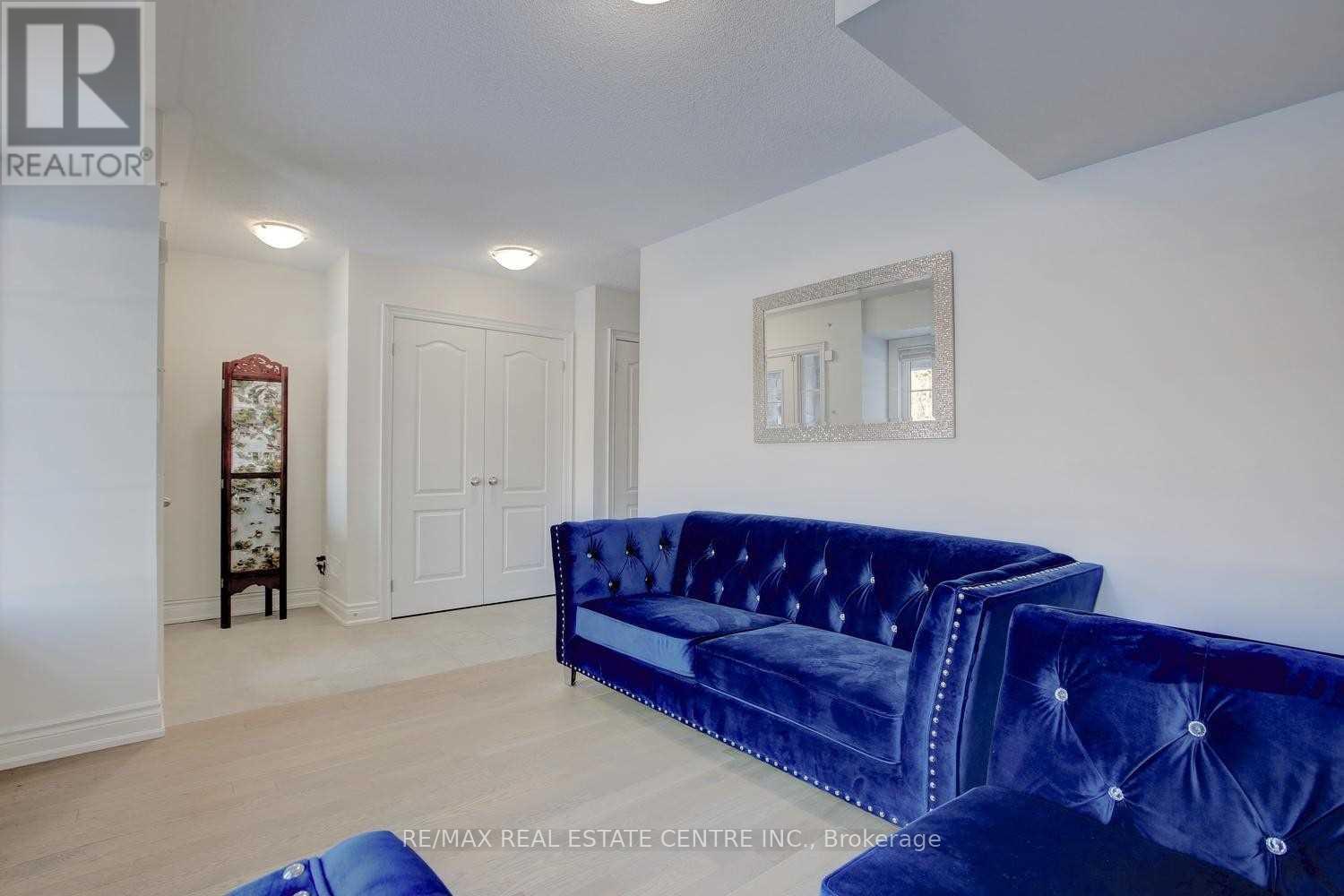 396 Rivermont Road, Brampton, Ontario  L6Y 6G5 - Photo 5 - W12532462