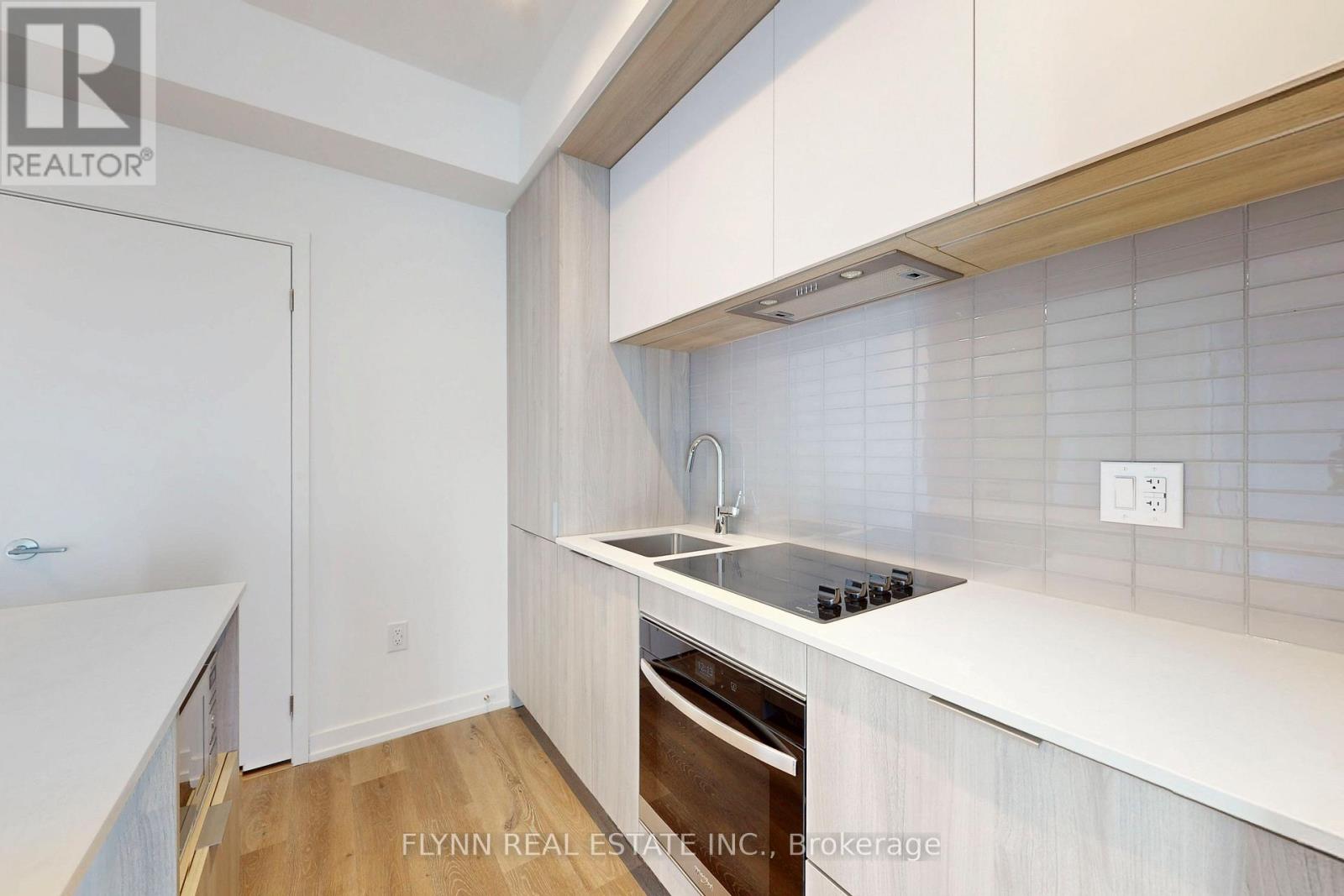 909 - 395 Square One Drive, Mississauga, Ontario  L5B 0P6 - Photo 10 - W12532494