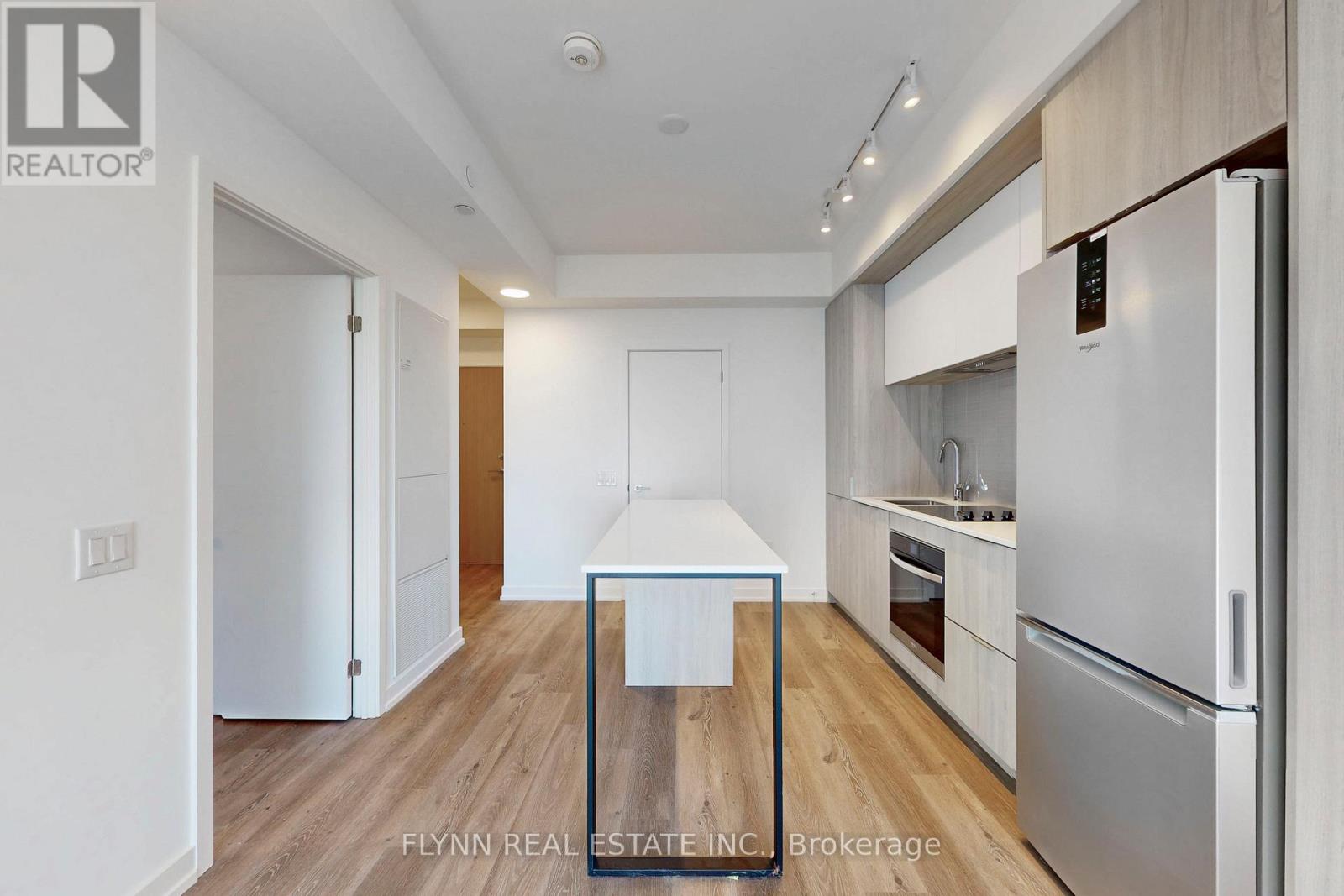 909 - 395 Square One Drive, Mississauga, Ontario  L5B 0P6 - Photo 13 - W12532494