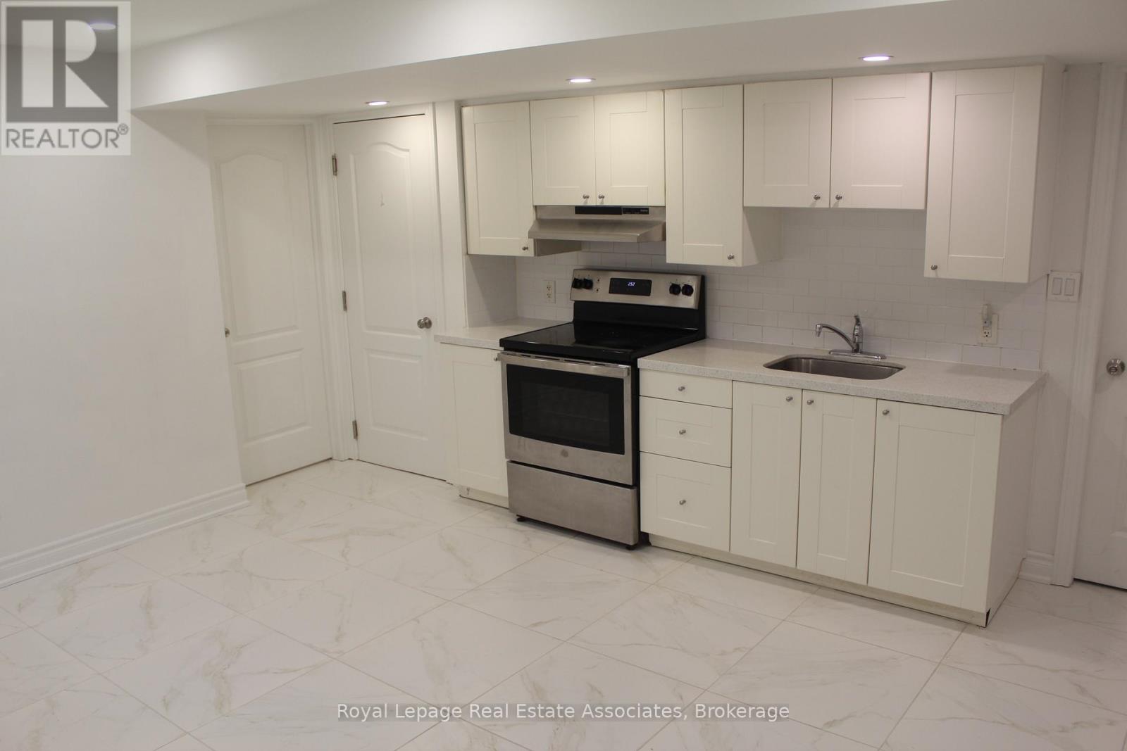 2 BAKERSFIELD ROAD, Brampton, Ontario