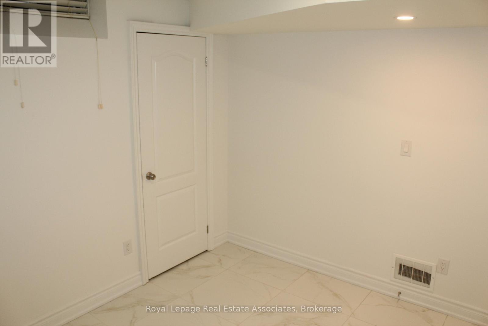 2 Bakersfield Road, Brampton, Ontario  L6P 2Z3 - Photo 6 - W12532516