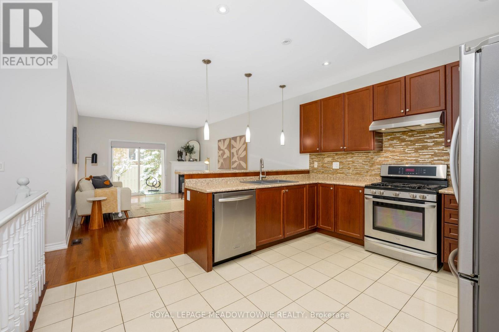 195 Minto Crescent, Milton, Ontario  L9T 7P5 - Photo 13 - W12532584