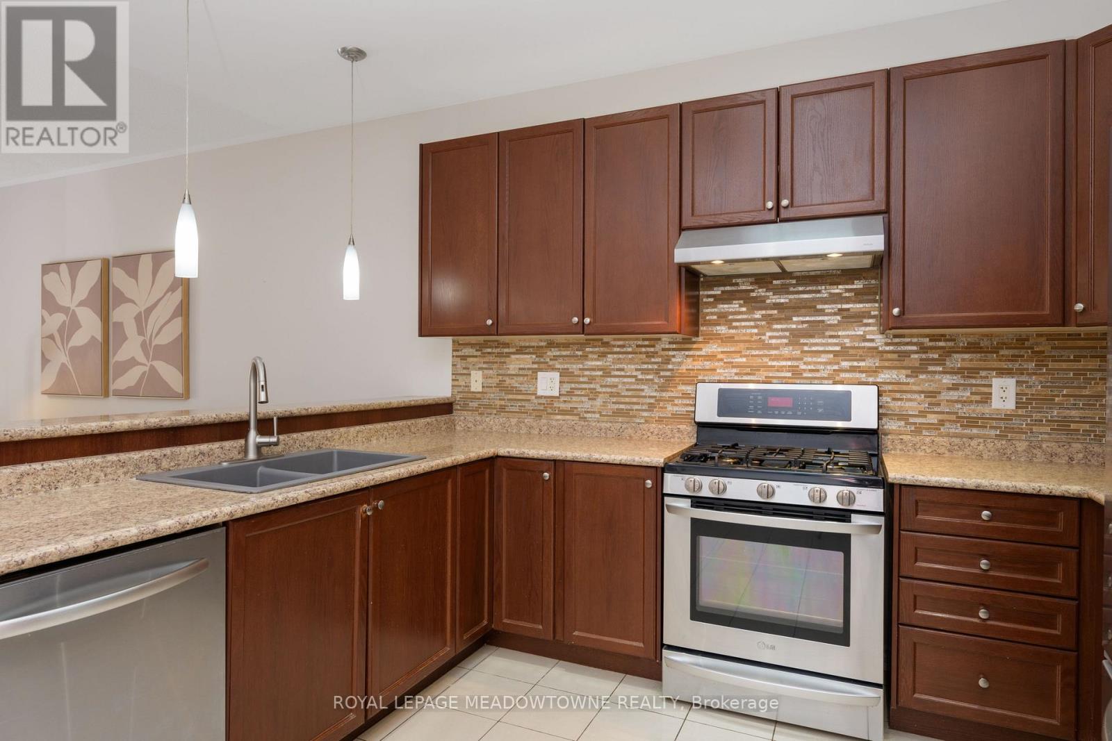 195 Minto Crescent, Milton, Ontario  L9T 7P5 - Photo 19 - W12532584