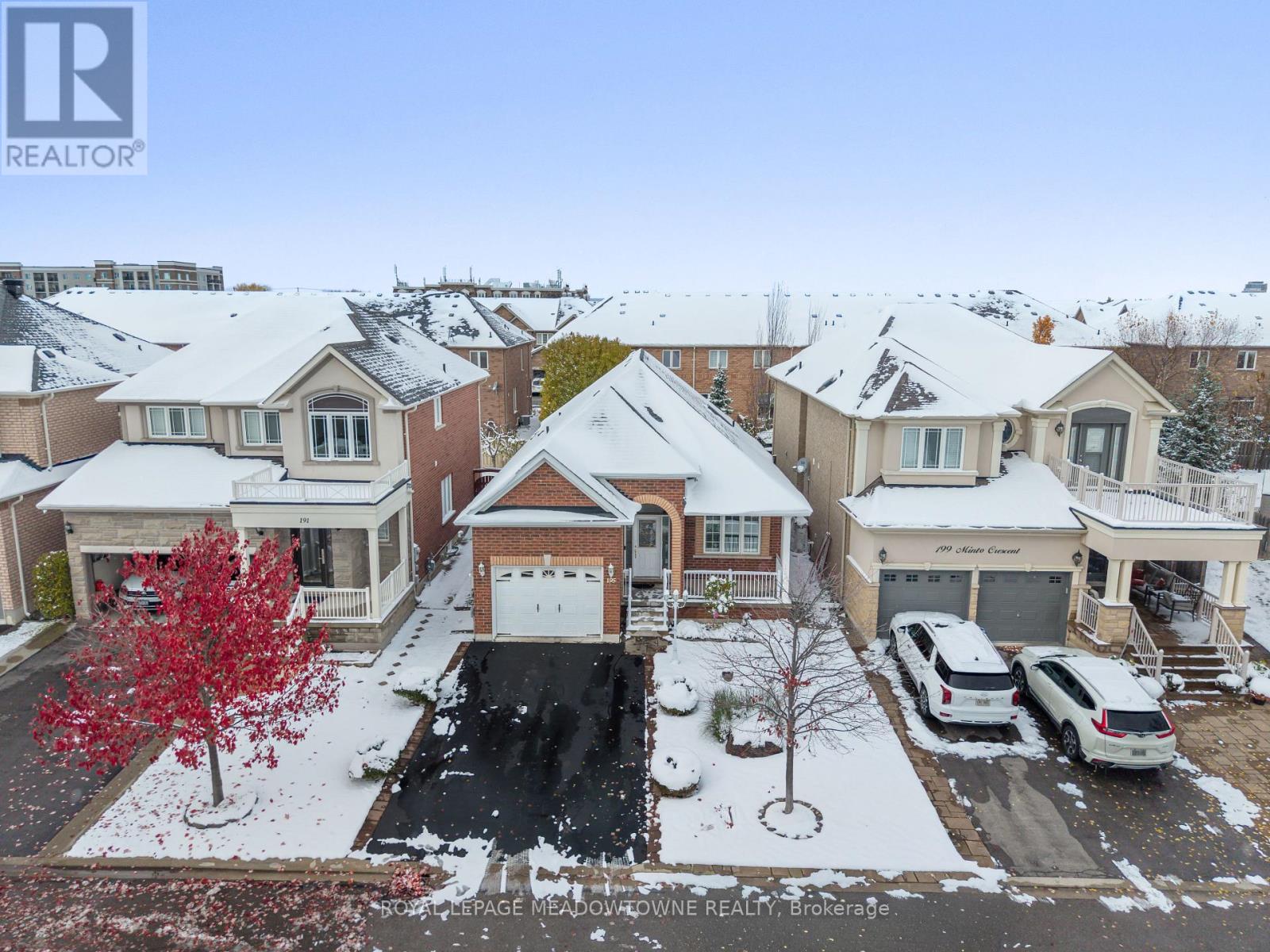 195 Minto Crescent, Milton, Ontario  L9T 7P5 - Photo 2 - W12532584