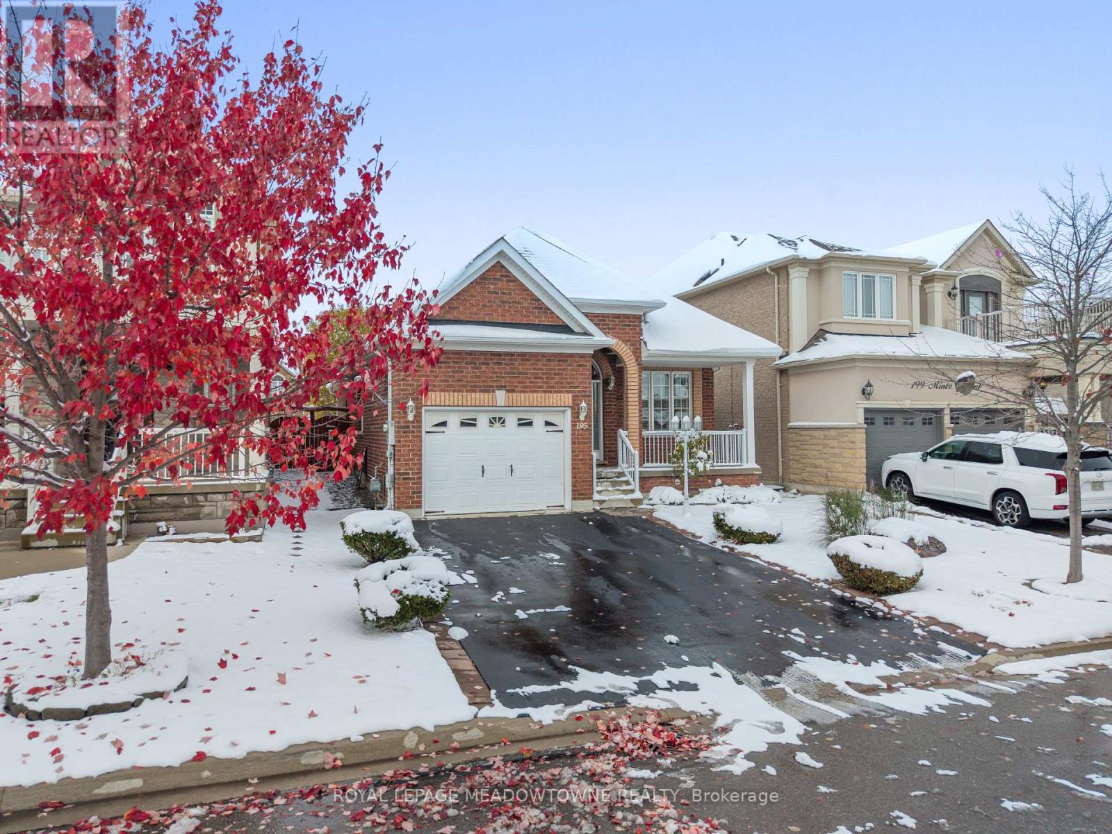 195 Minto Crescent, Milton, Ontario  L9T 7P5 - Photo 3 - W12532584