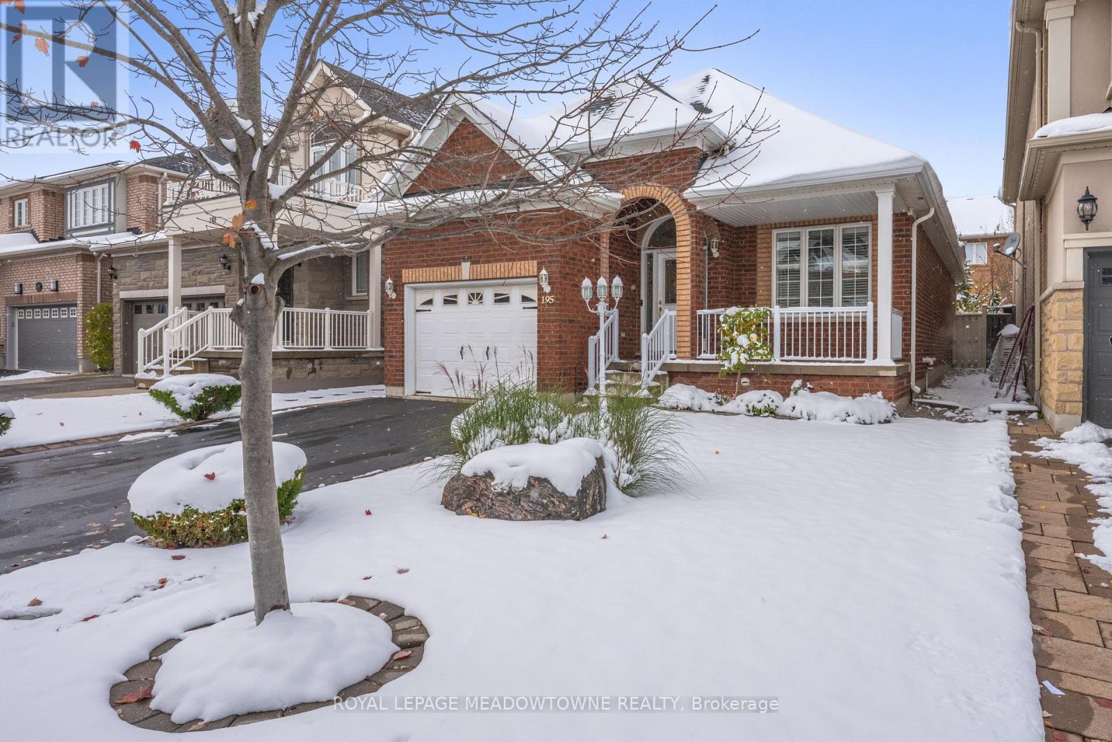 195 Minto Crescent, Milton, Ontario  L9T 7P5 - Photo 4 - W12532584