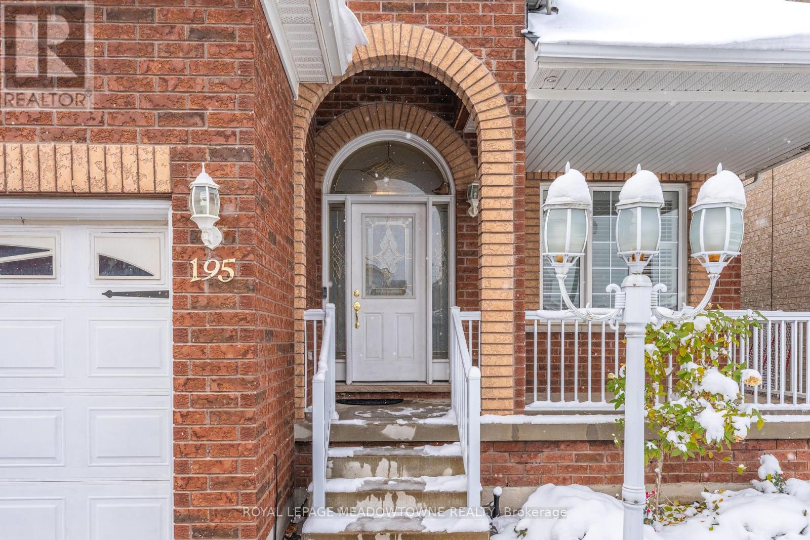 195 Minto Crescent, Milton, Ontario  L9T 7P5 - Photo 5 - W12532584