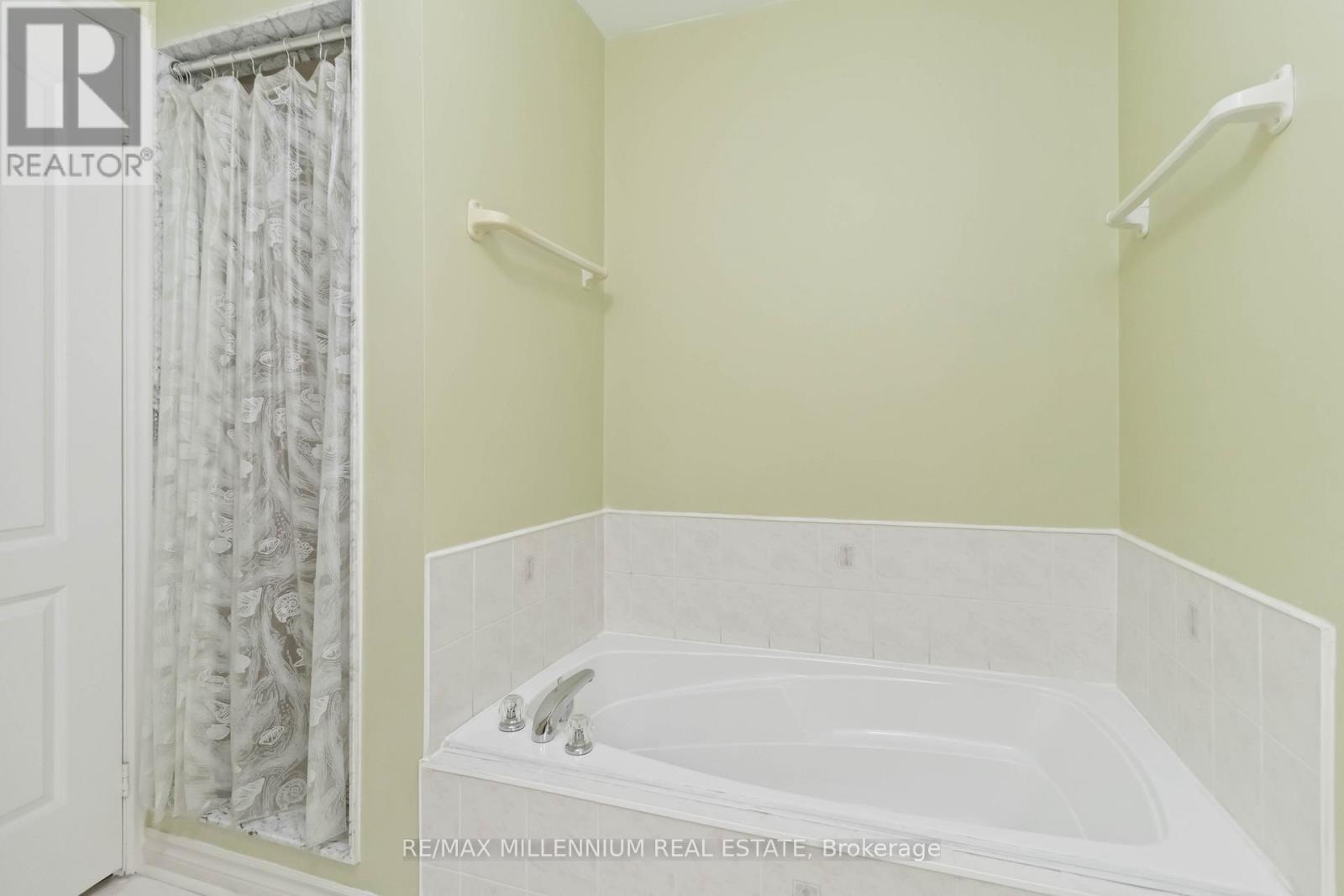 71 Manett Crescent, Brampton (Brampton West), Ontario  L6X 4X5 - Photo 26 - W12532598