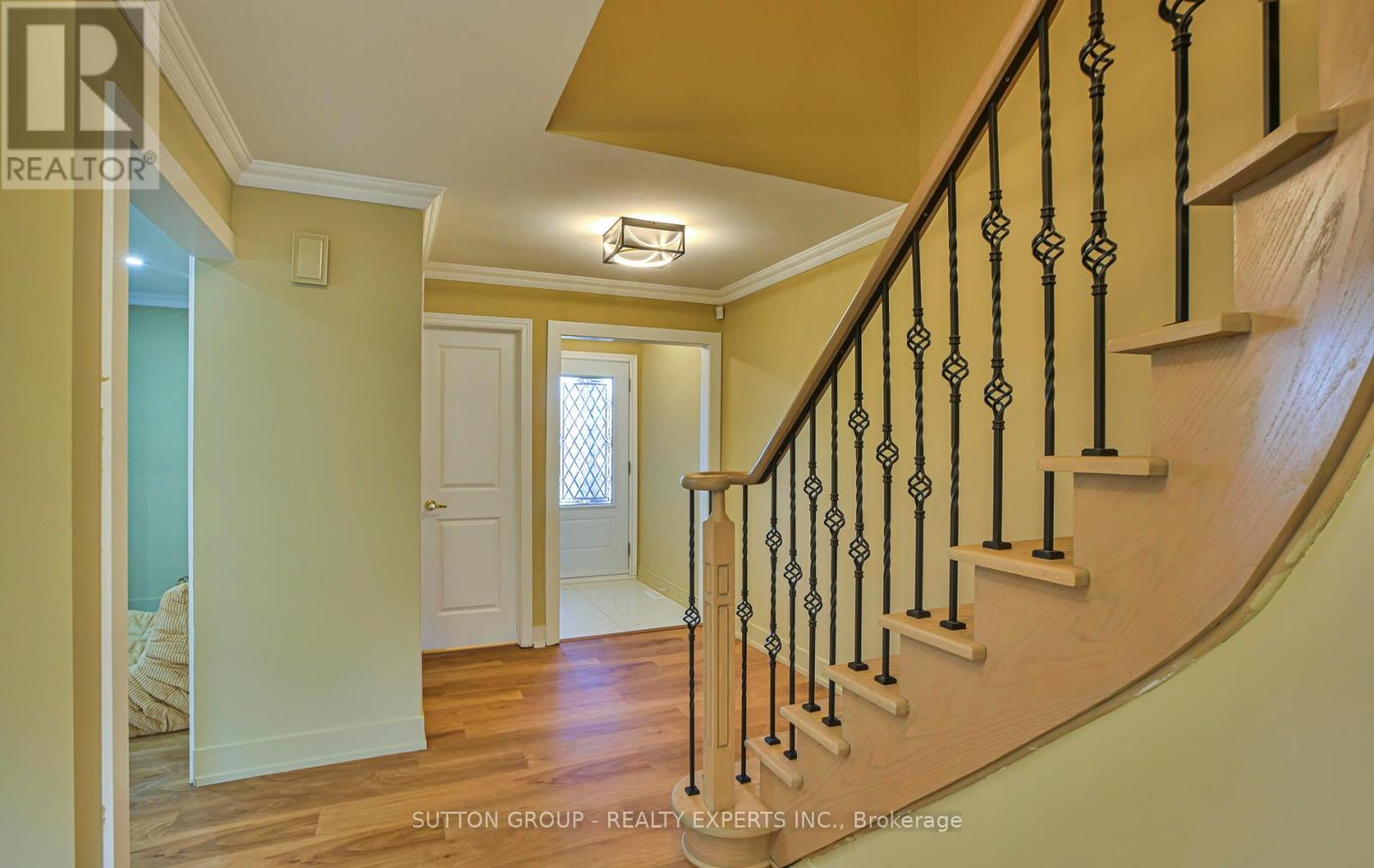 4322 Shelby Crescent, Mississauga, Ontario  L4W 3T3 - Photo 4 - W12532626