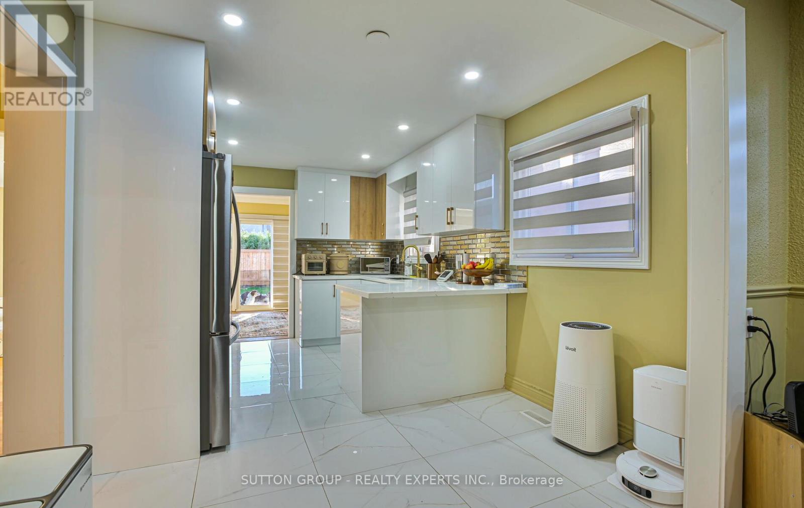 4322 Shelby Crescent, Mississauga, Ontario  L4W 3T3 - Photo 9 - W12532626