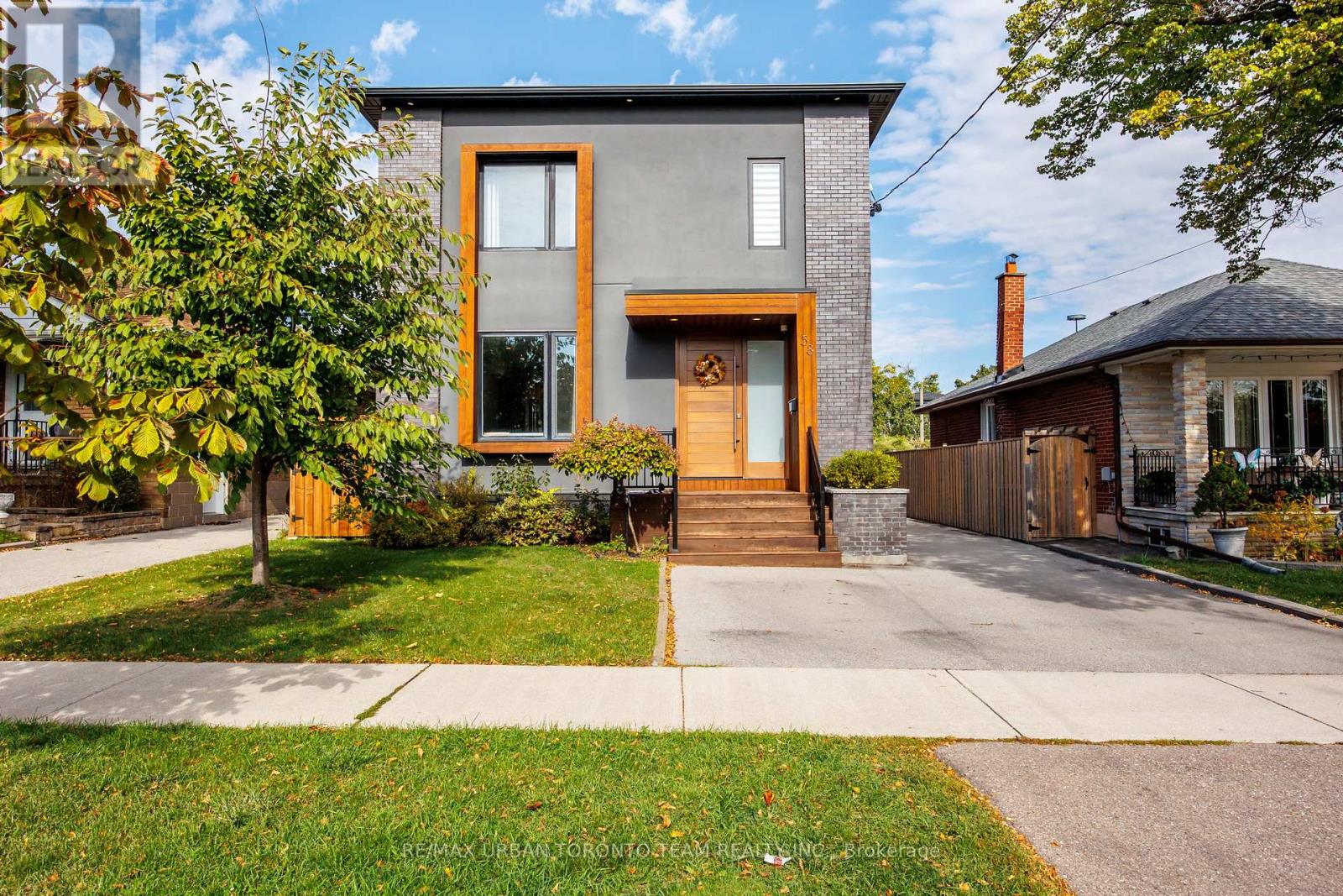 58 Manitoba Street, Toronto, Ontario M8Y 1C9 - Photo 2 - W12530120