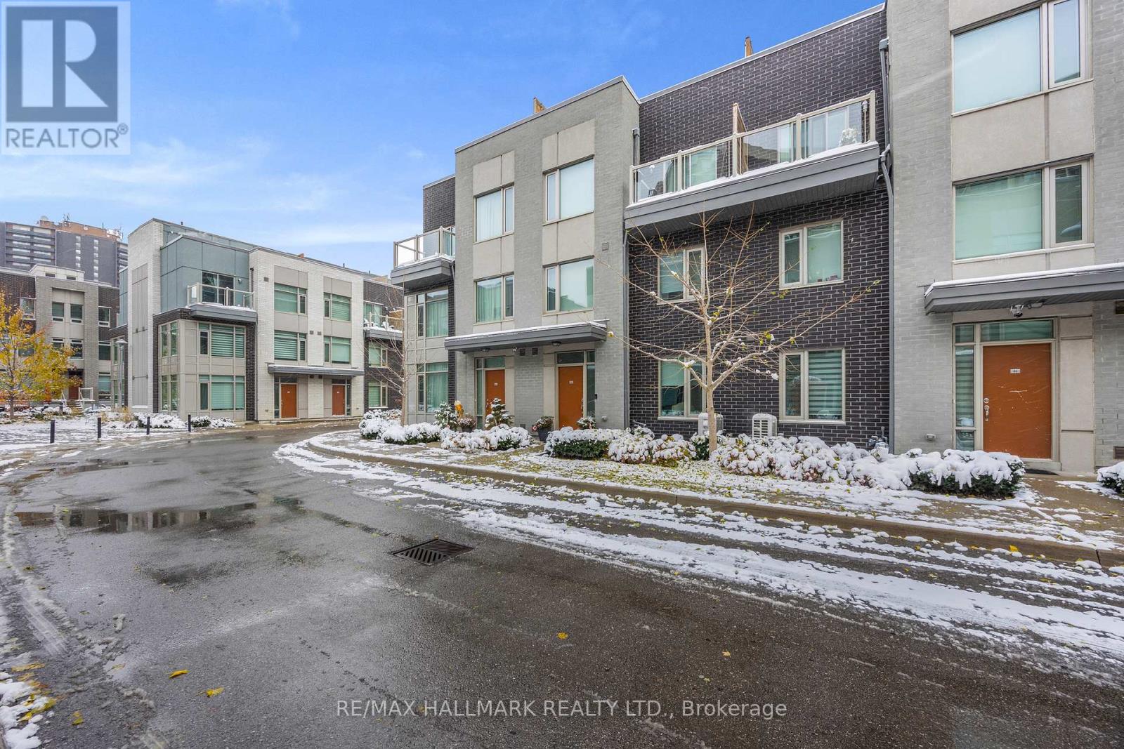 44 - 26 Applewood Lane, Toronto, Ontario  M9C 0C1 - Photo 2 - W12532638