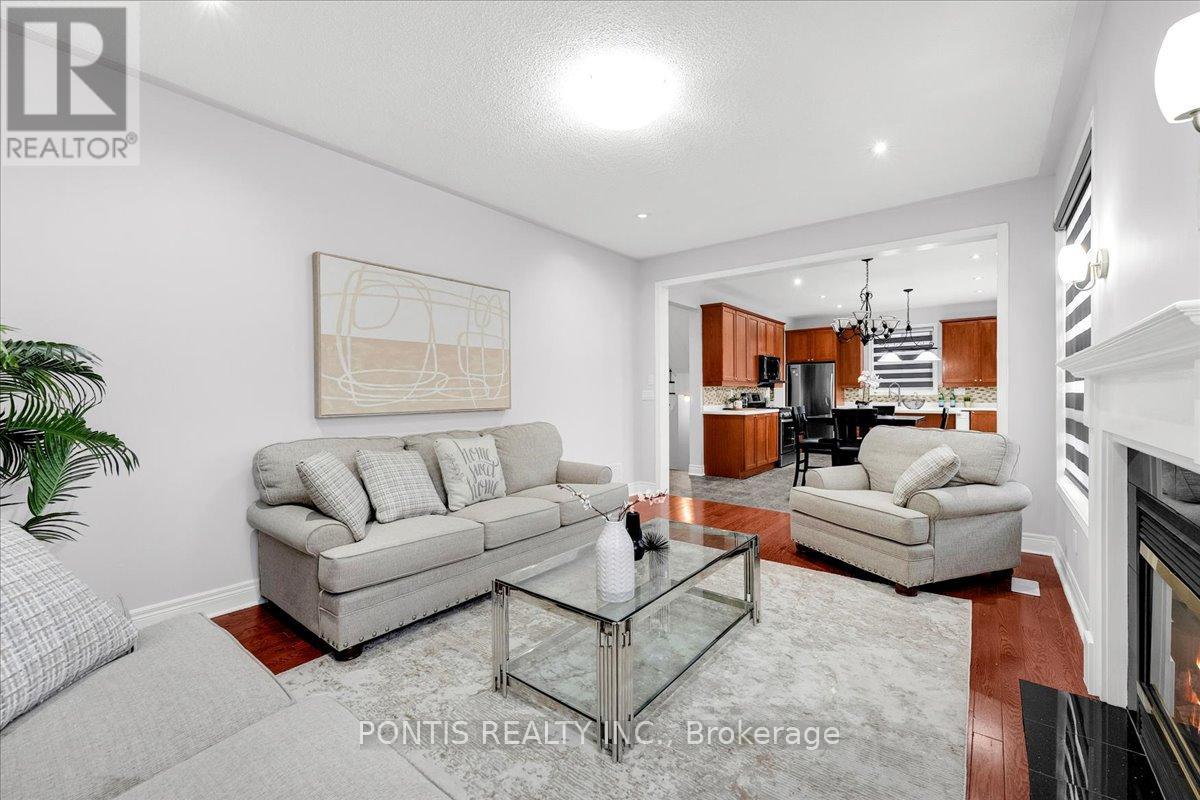 52 Emmett Circle, Brampton, Ontario  L7A 3M2 - Photo 10 - W12532640