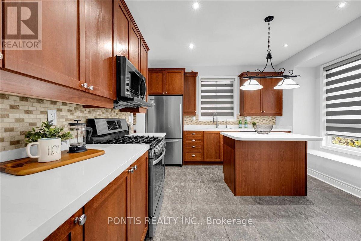 52 Emmett Circle, Brampton, Ontario  L7A 3M2 - Photo 12 - W12532640