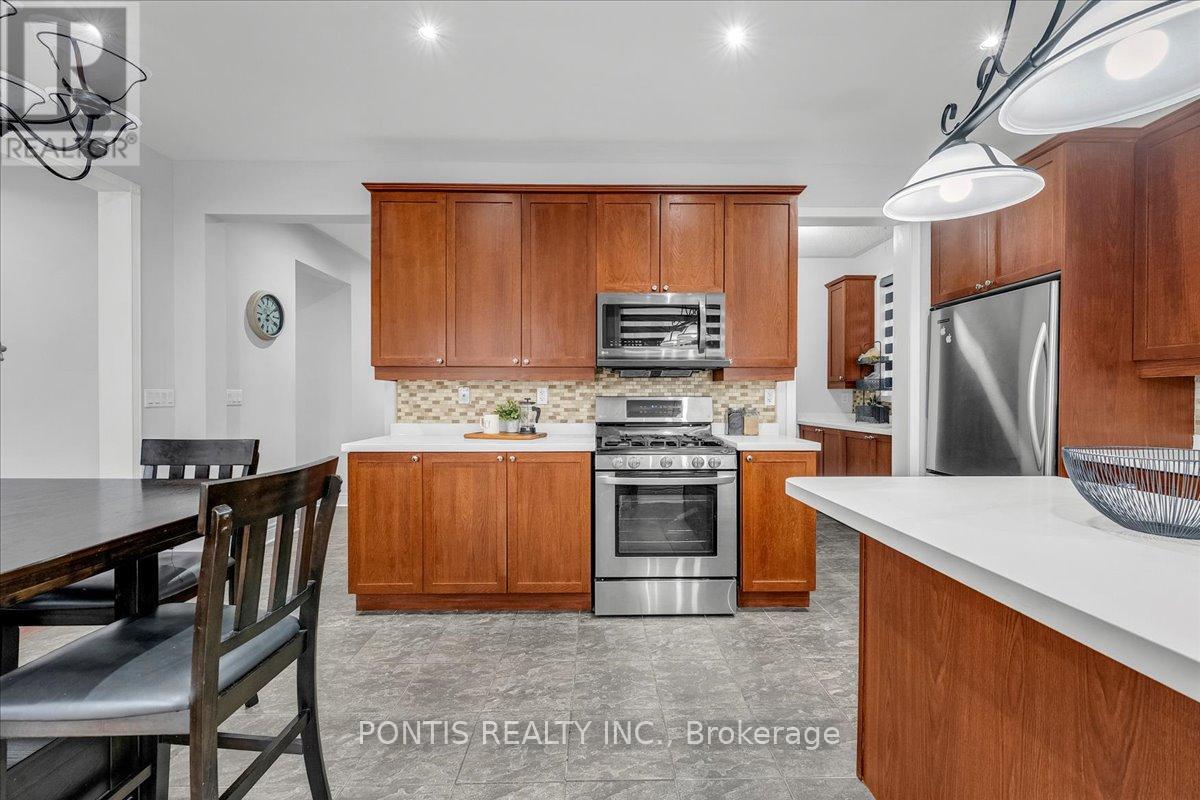 52 Emmett Circle, Brampton, Ontario  L7A 3M2 - Photo 13 - W12532640