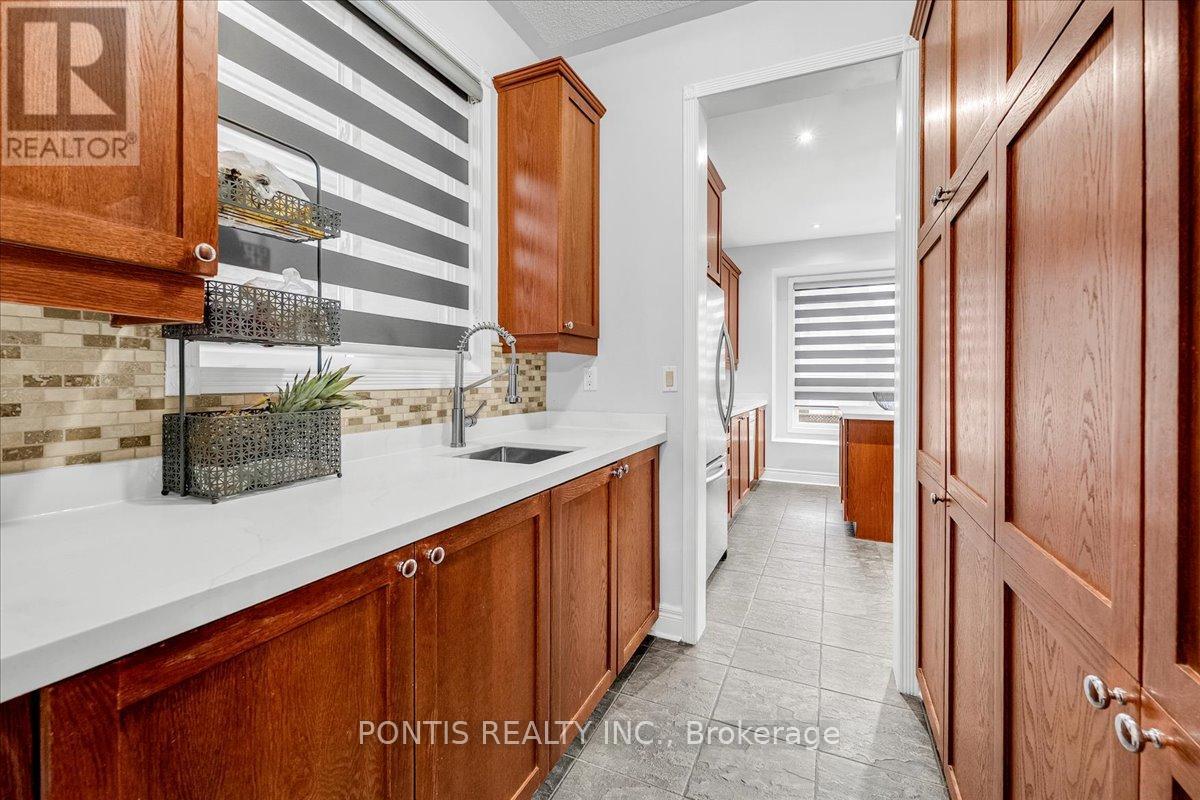 52 Emmett Circle, Brampton, Ontario  L7A 3M2 - Photo 15 - W12532640