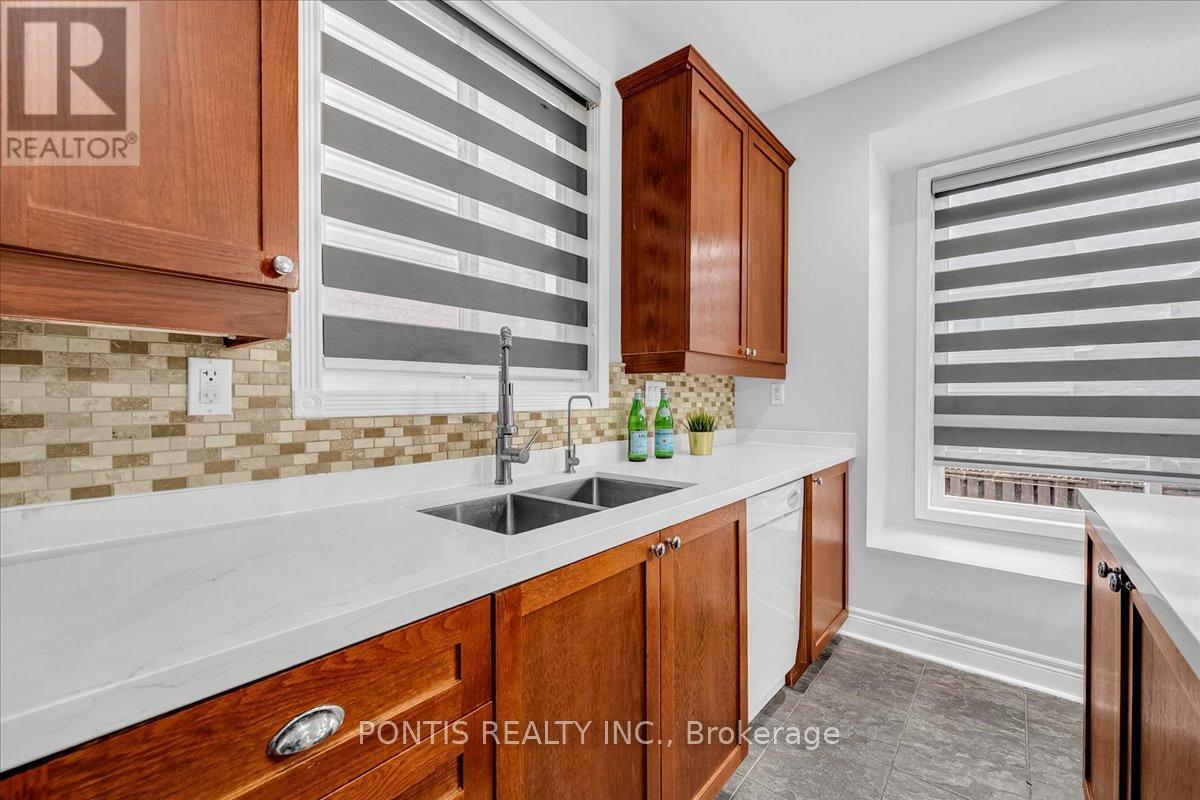 52 Emmett Circle, Brampton, Ontario  L7A 3M2 - Photo 16 - W12532640