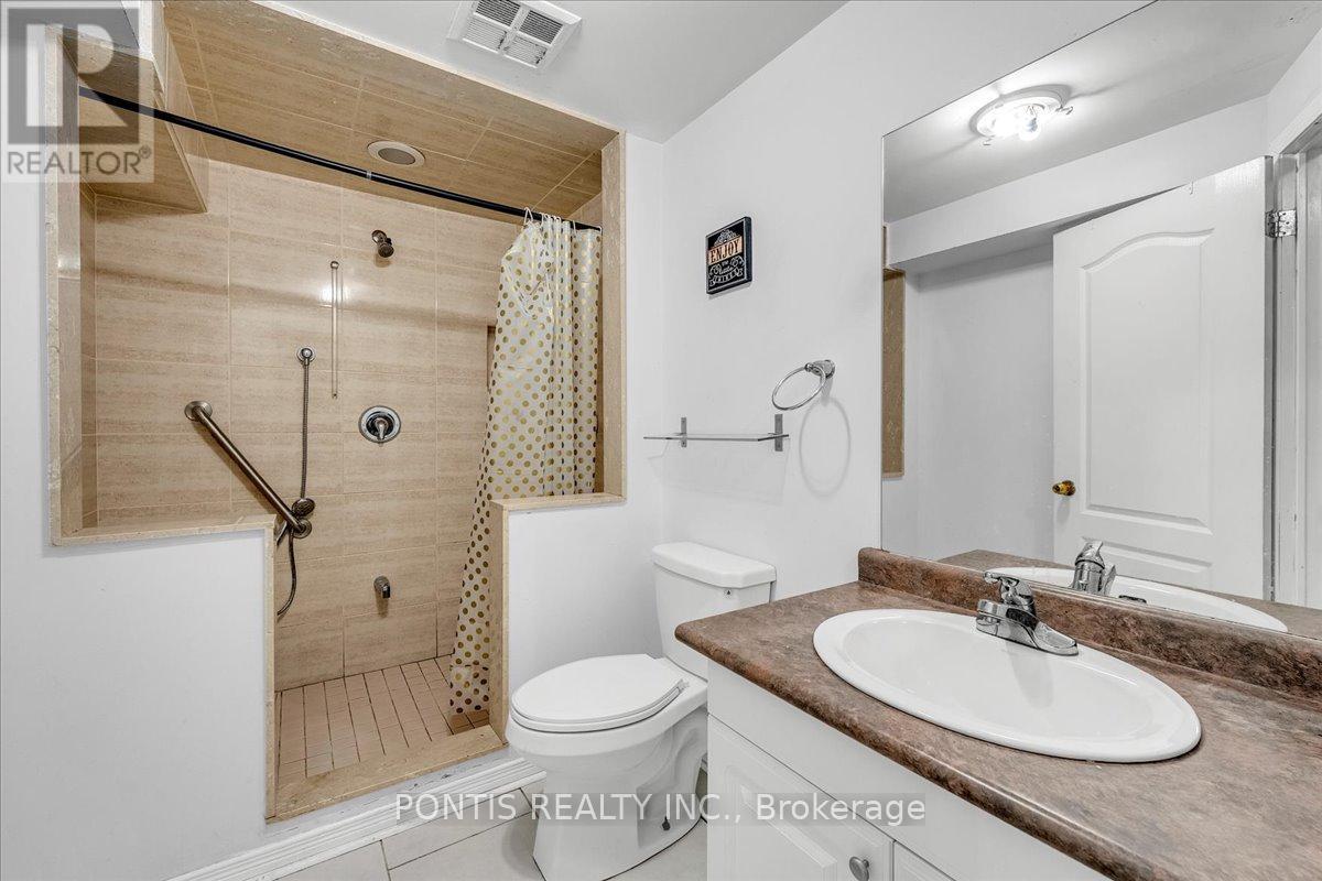 52 Emmett Circle, Brampton, Ontario  L7A 3M2 - Photo 36 - W12532640