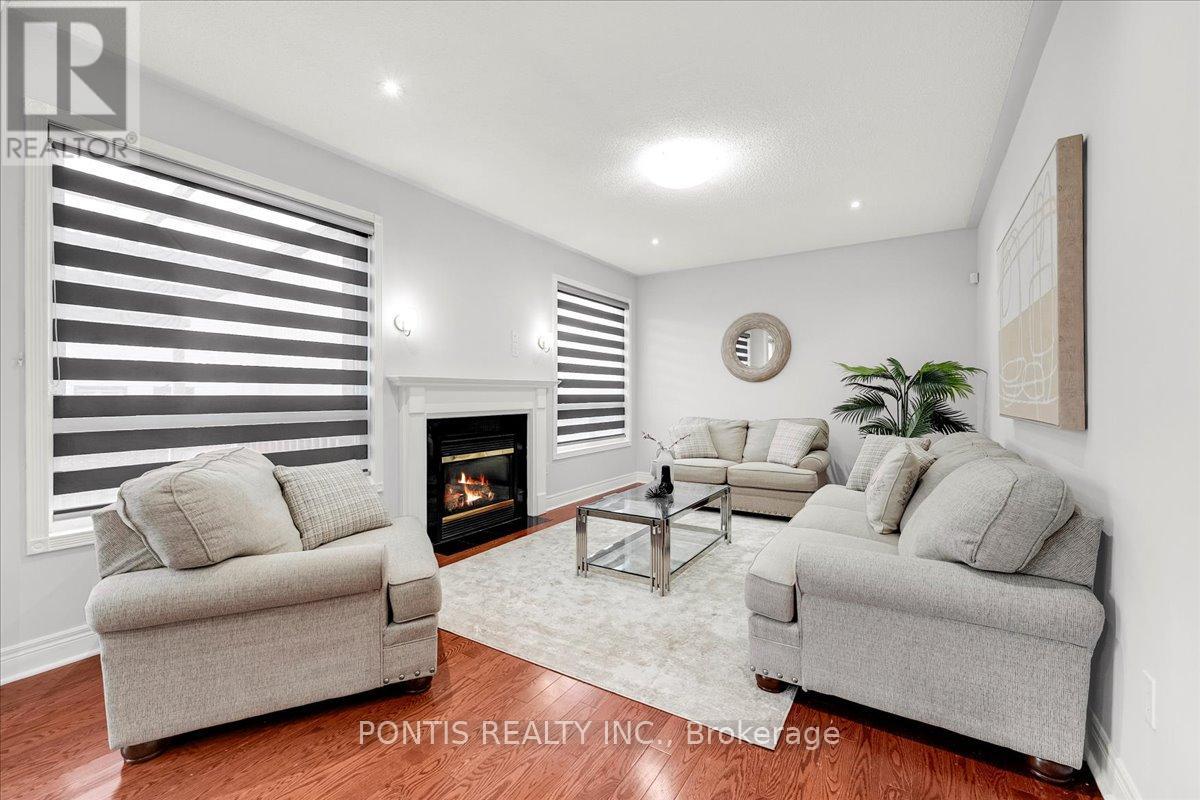 52 Emmett Circle, Brampton, Ontario  L7A 3M2 - Photo 9 - W12532640