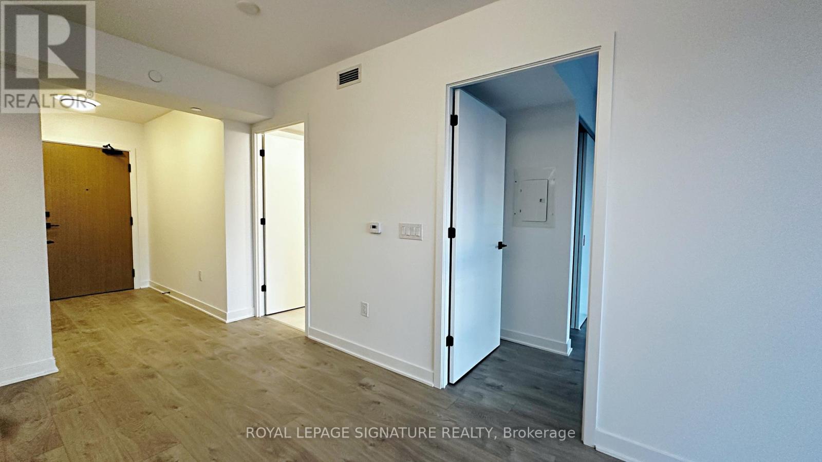 501 - 36 Zorra Street, Toronto, Ontario  M8Z 0G5 - Photo 3 - W12532662