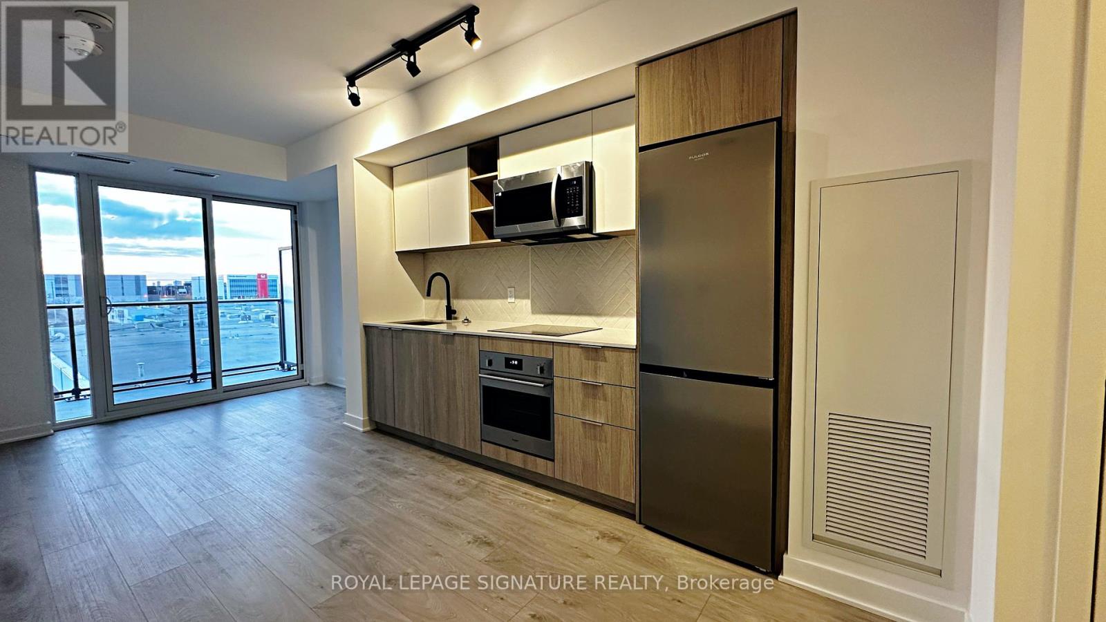 501 - 36 Zorra Street, Toronto, Ontario  M8Z 0G5 - Photo 6 - W12532662