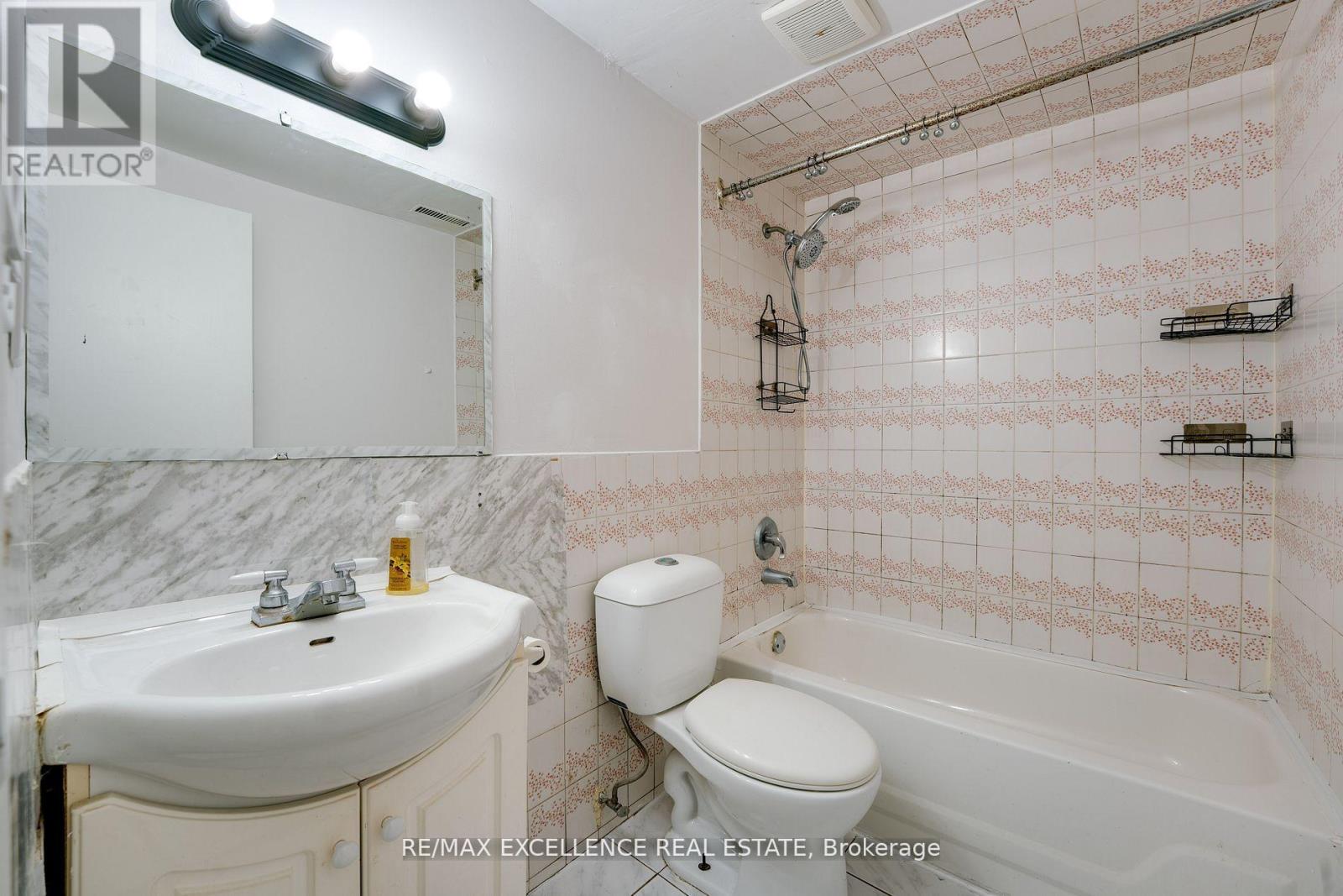 7556 Wildfern Drive, Mississauga, Ontario  L4T 3P6 - Photo 32 - W12532708