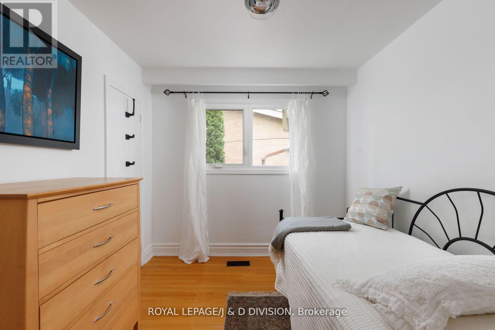 27 Paramount Court, Toronto, Ontario  M6M 2L3 - Photo 19 - W12532718