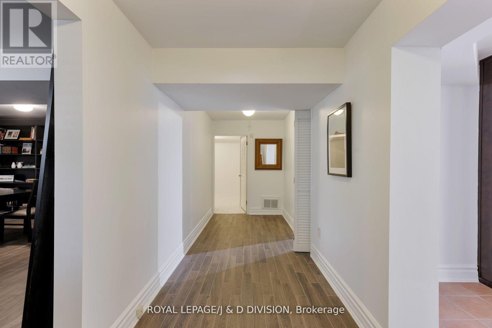 27 Paramount Court, Toronto, Ontario  M6M 2L3 - Photo 26 - W12532718