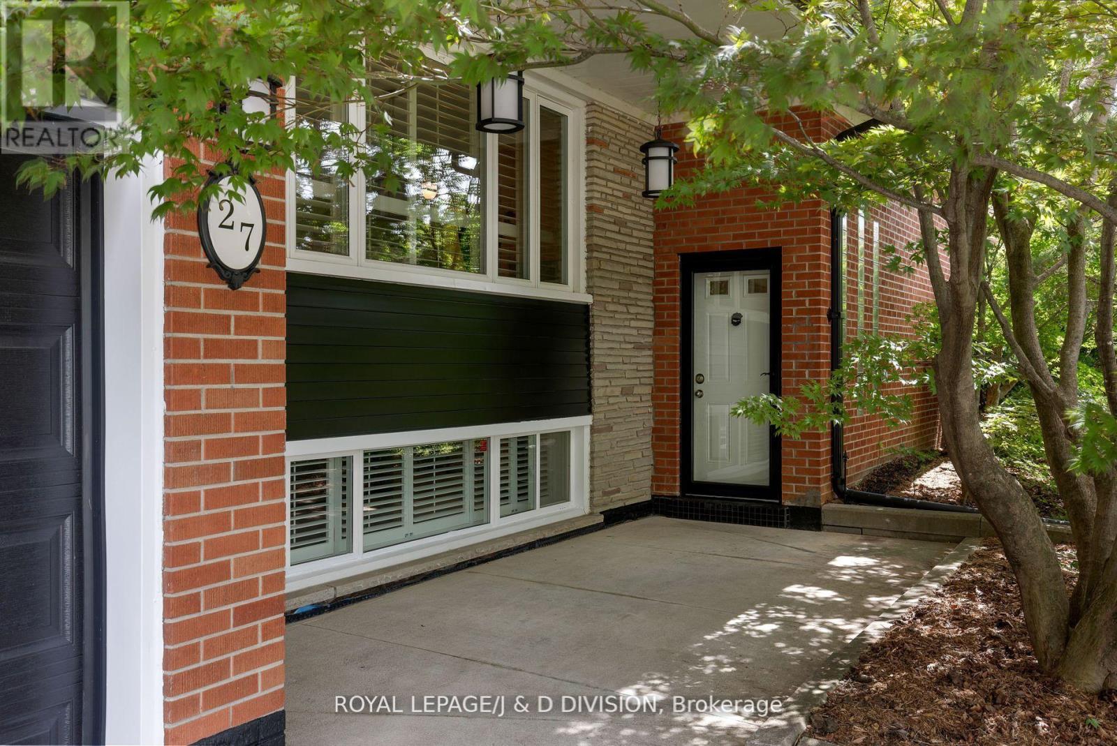 27 Paramount Court, Toronto, Ontario  M6M 2L3 - Photo 3 - W12532718