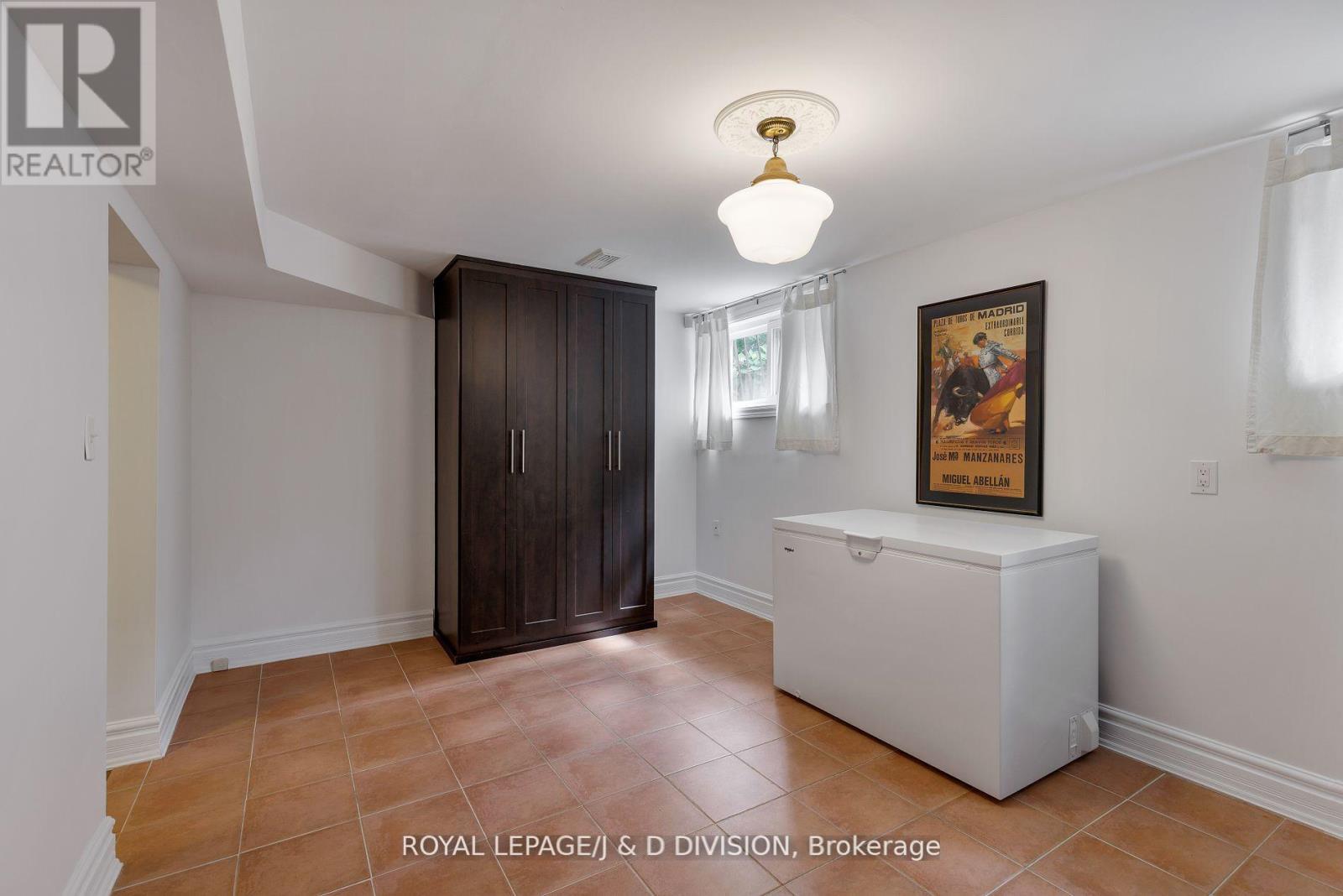 27 Paramount Court, Toronto, Ontario  M6M 2L3 - Photo 34 - W12532718