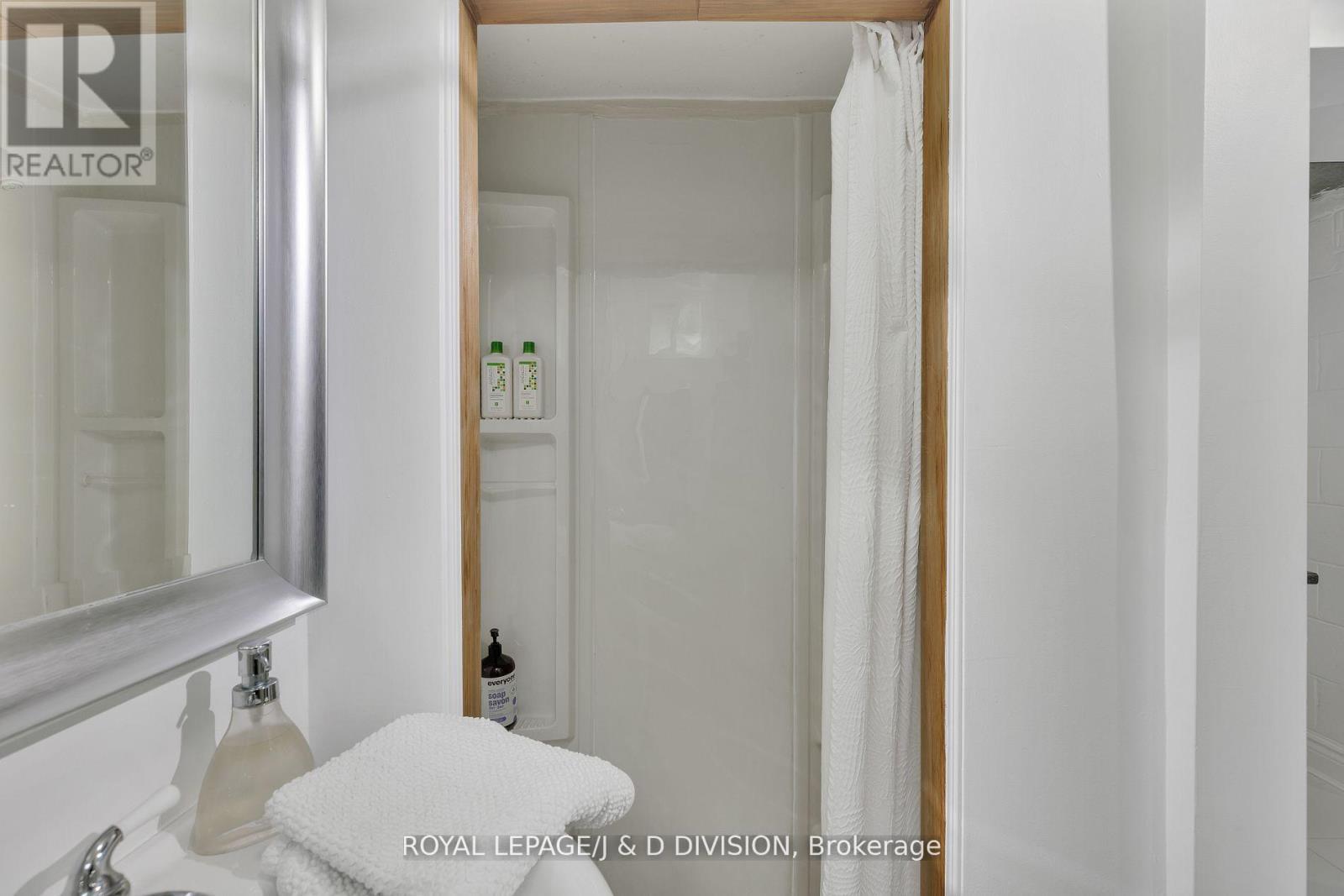 27 Paramount Court, Toronto, Ontario  M6M 2L3 - Photo 37 - W12532718