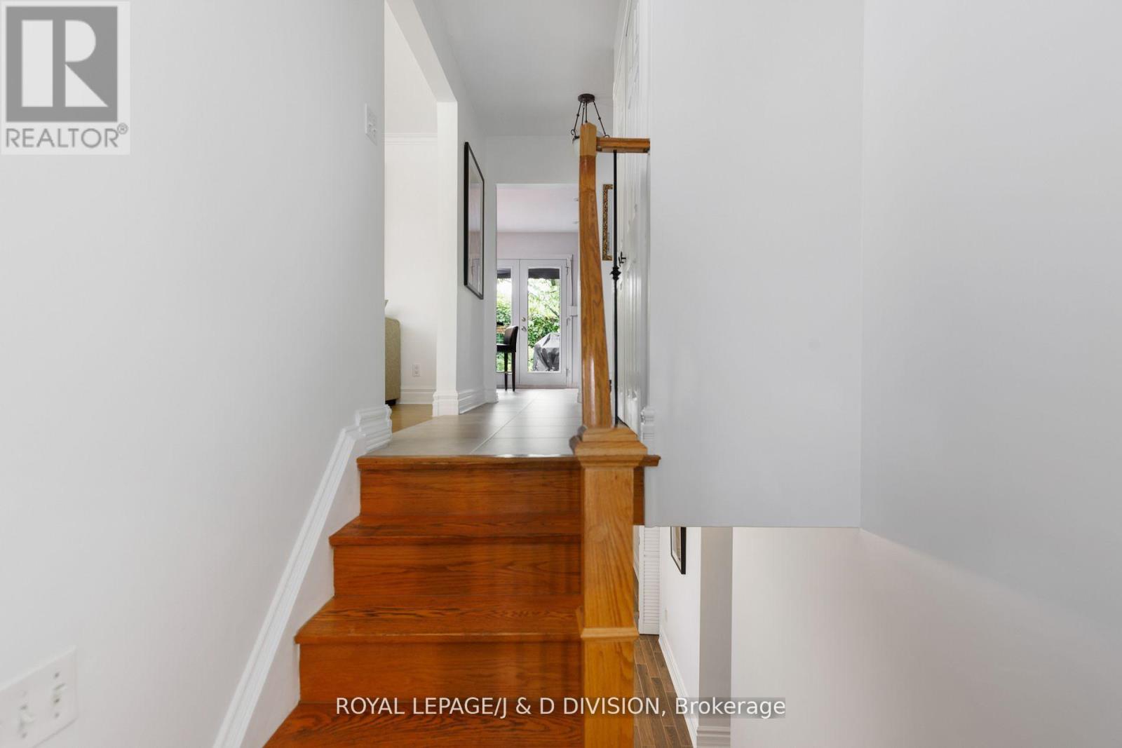 27 Paramount Court, Toronto, Ontario  M6M 2L3 - Photo 4 - W12532718