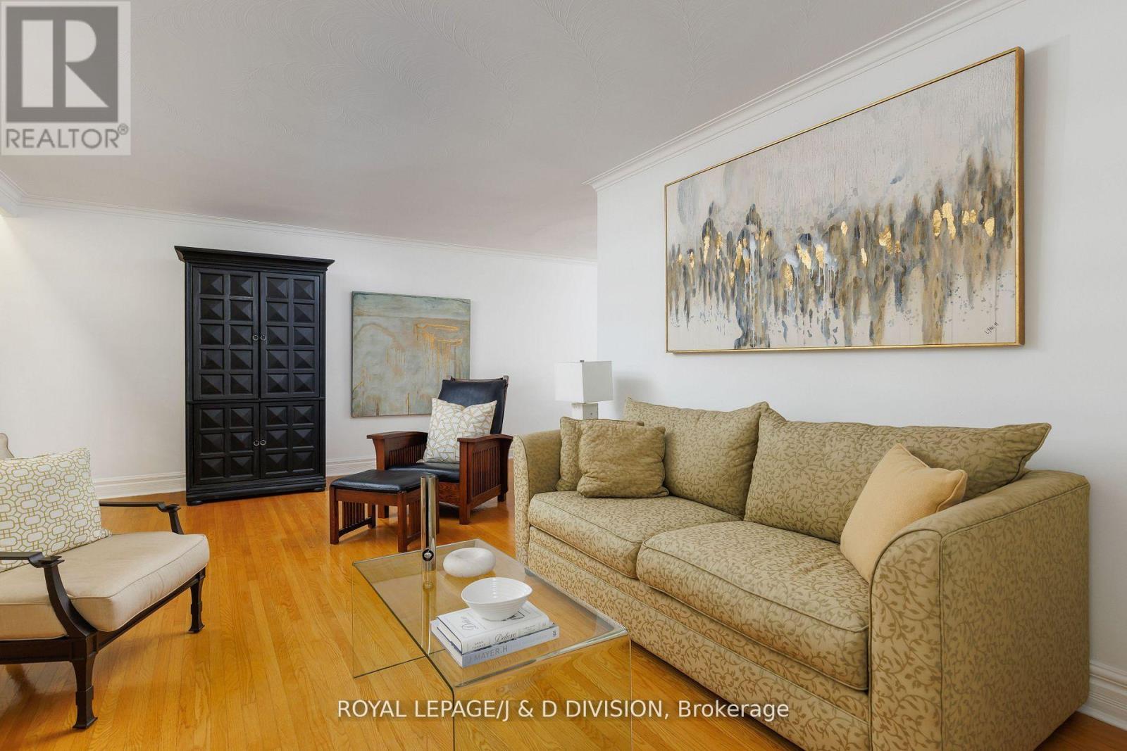 27 Paramount Court, Toronto, Ontario  M6M 2L3 - Photo 5 - W12532718