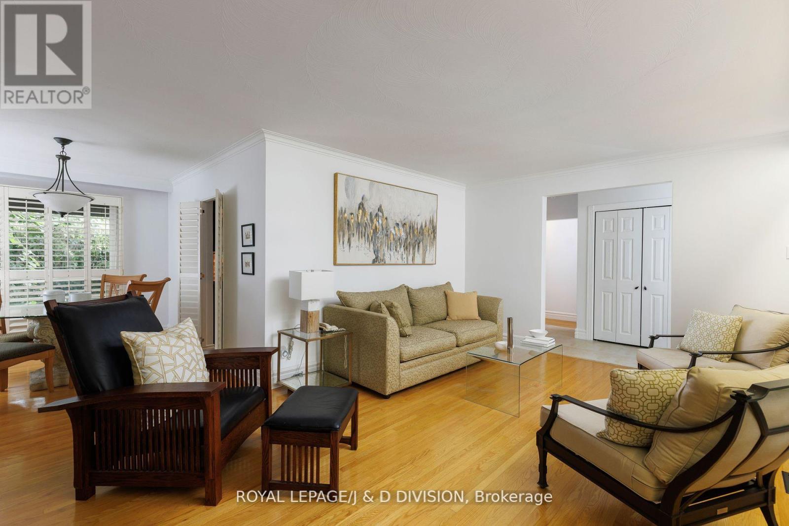 27 Paramount Court, Toronto, Ontario  M6M 2L3 - Photo 7 - W12532718