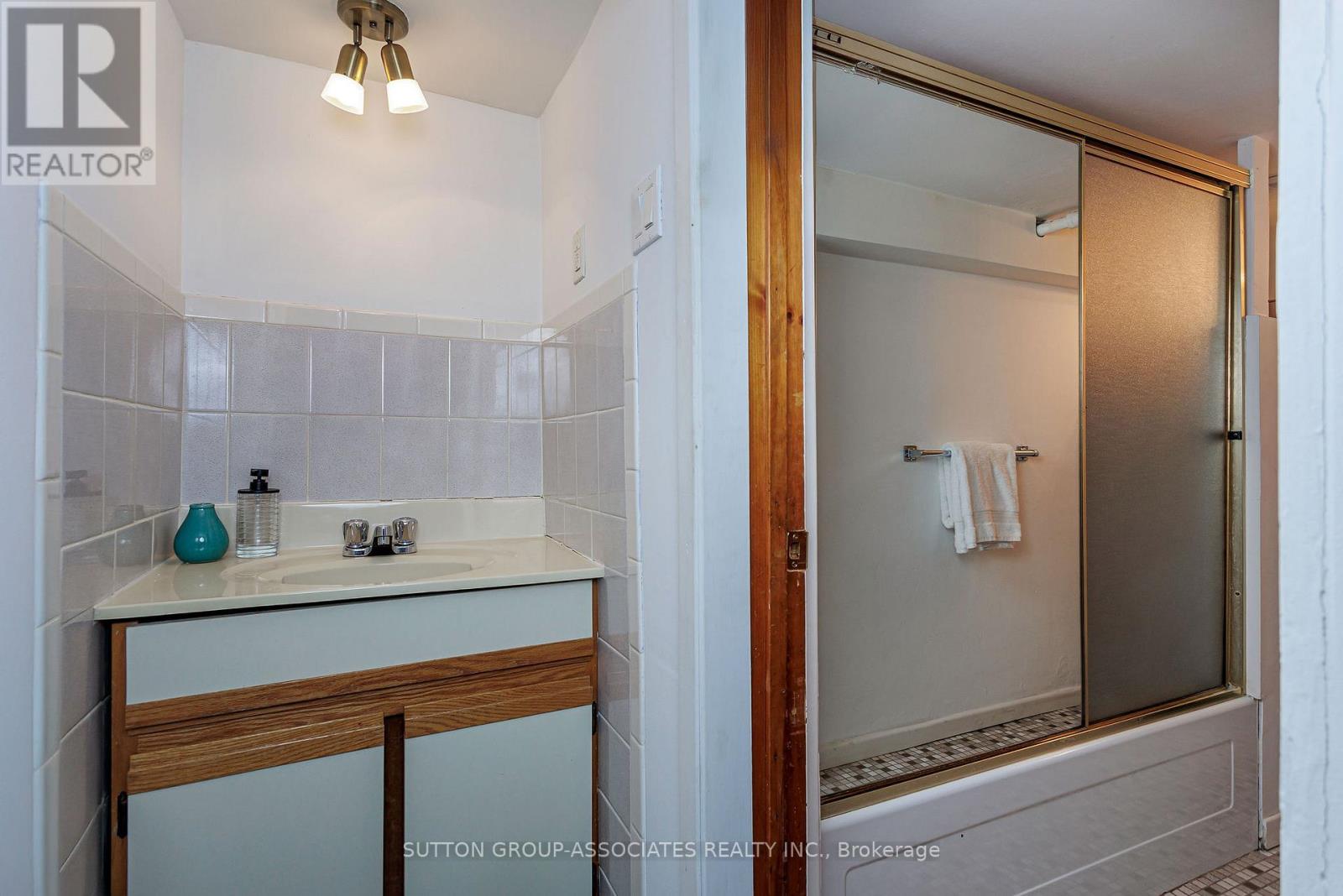 195 Hallam Street, Toronto, Ontario  M6H 1X6 - Photo 35 - W12532732