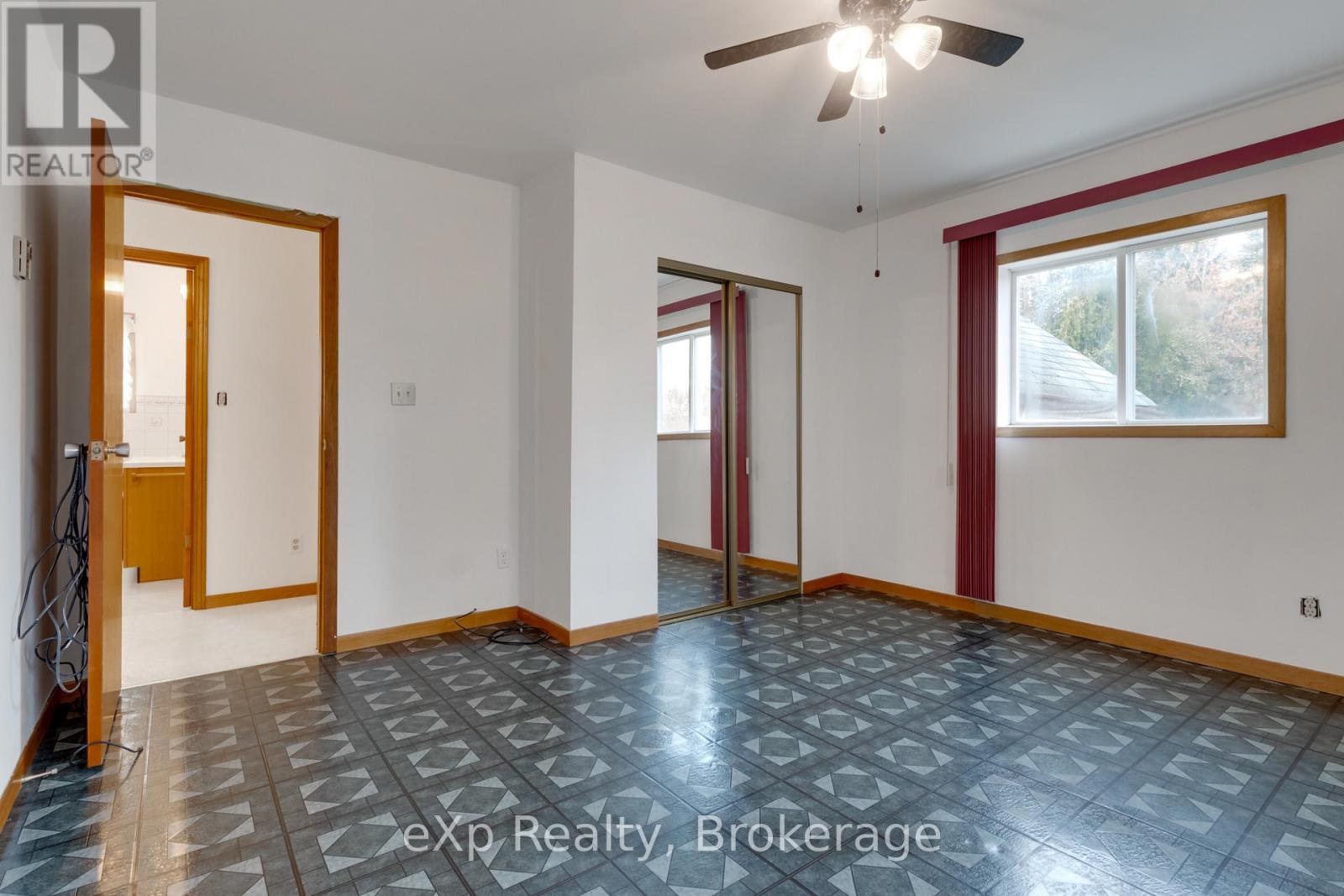 364 Agnes Street, Greater Sudbury, Ontario  P3B 2J2 - Photo 12 - X12532750