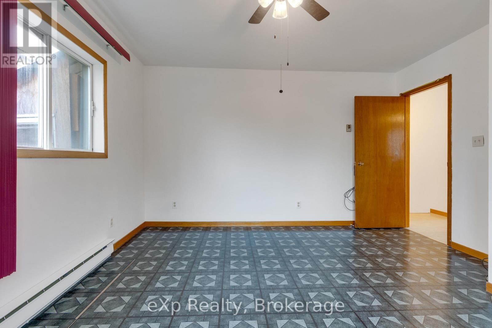 364 Agnes Street, Greater Sudbury, Ontario  P3B 2J2 - Photo 13 - X12532750