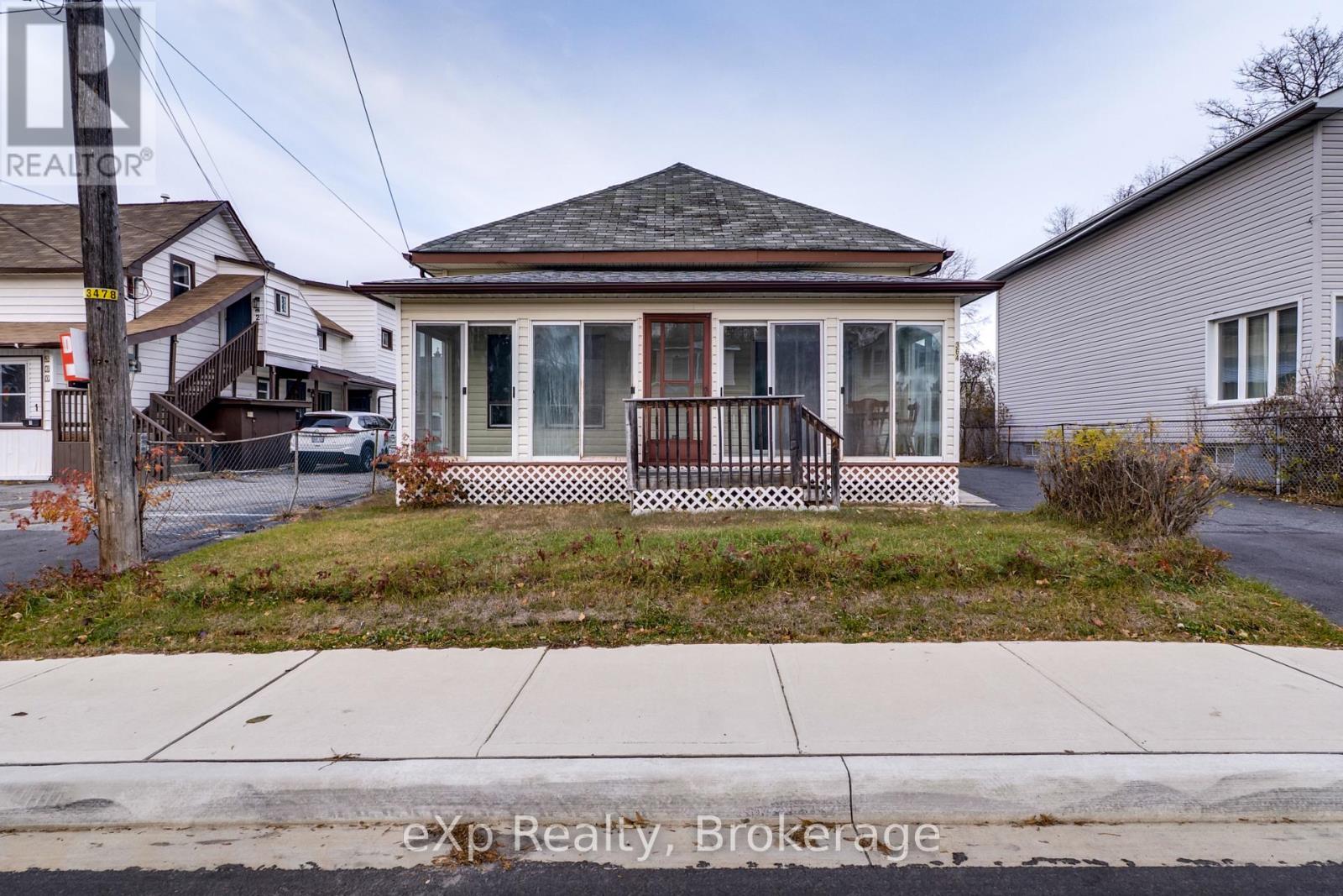 364 Agnes Street, Greater Sudbury, Ontario  P3B 2J2 - Photo 2 - X12532750