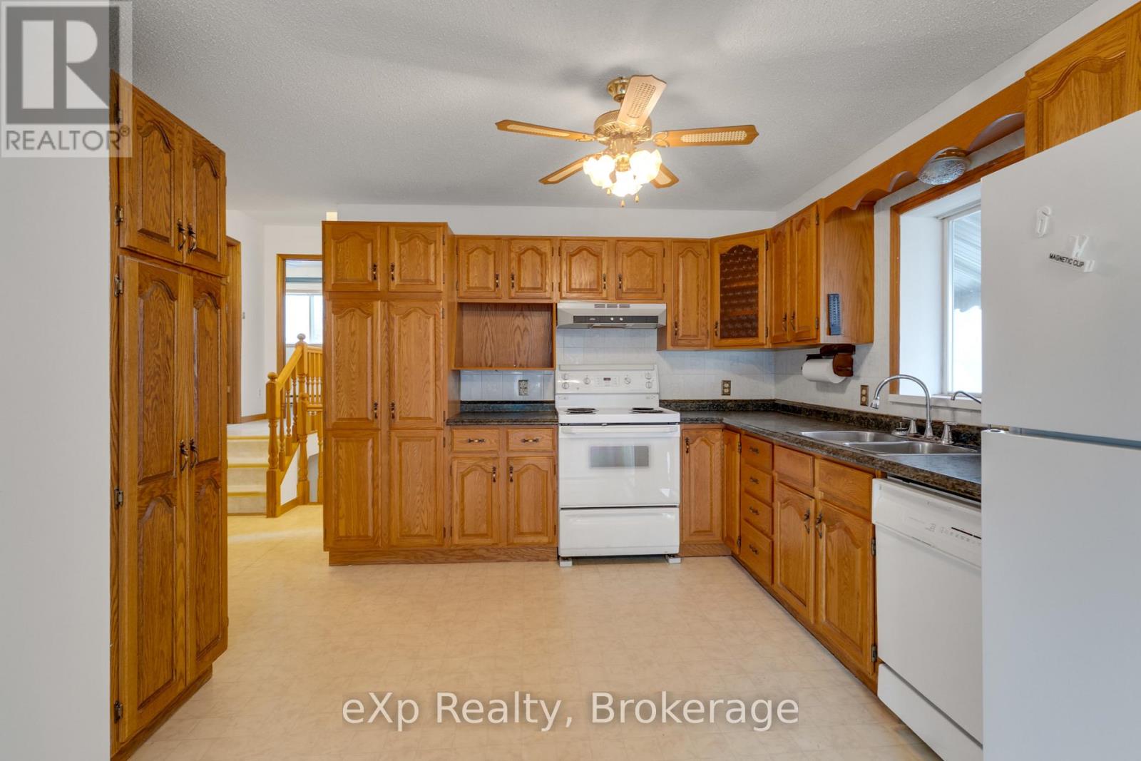 364 Agnes Street, Greater Sudbury, Ontario  P3B 2J2 - Photo 3 - X12532750