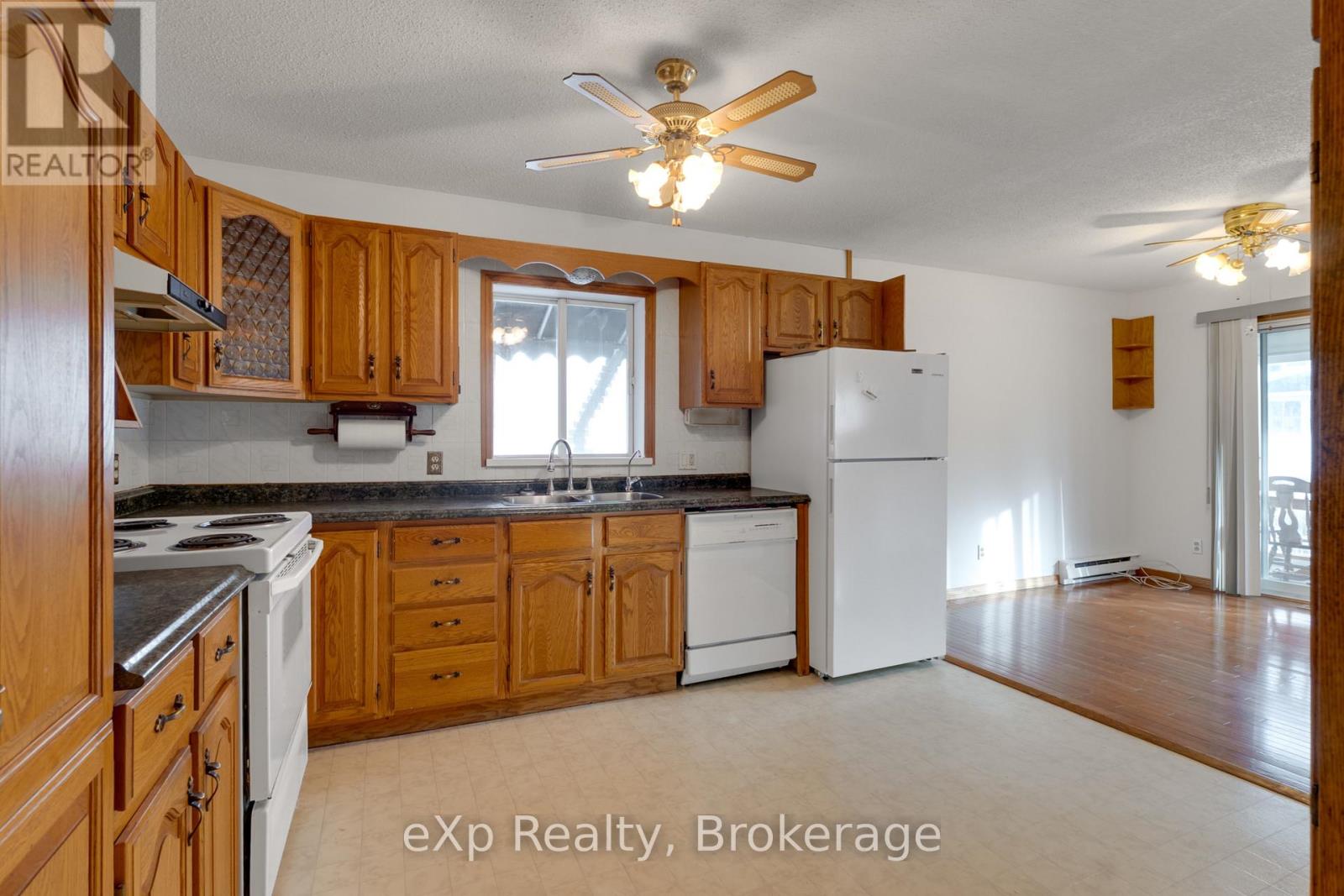 364 Agnes Street, Greater Sudbury, Ontario  P3B 2J2 - Photo 4 - X12532750