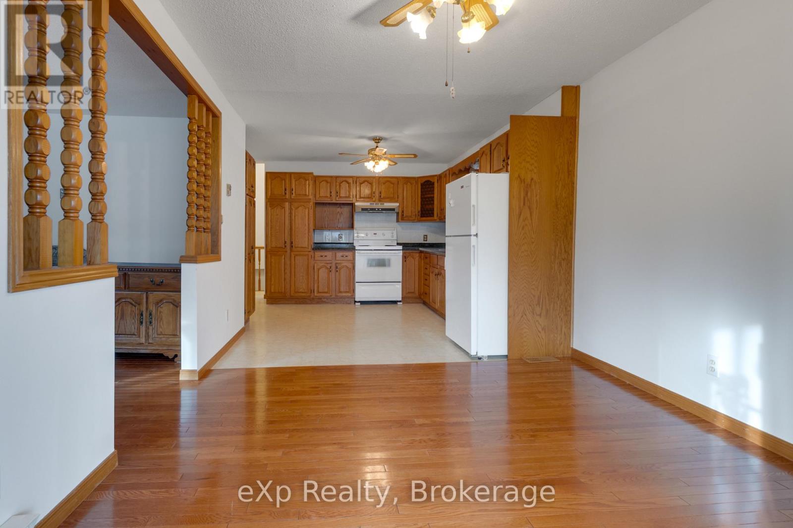 364 Agnes Street, Greater Sudbury, Ontario  P3B 2J2 - Photo 5 - X12532750