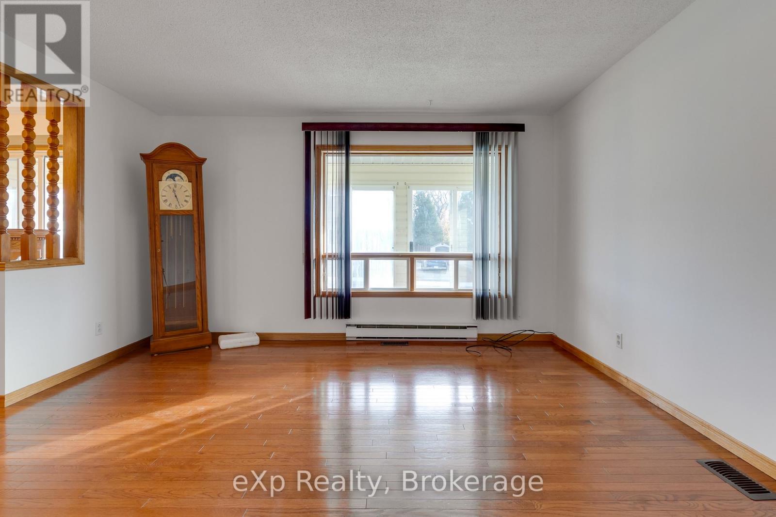 364 Agnes Street, Greater Sudbury, Ontario  P3B 2J2 - Photo 7 - X12532750