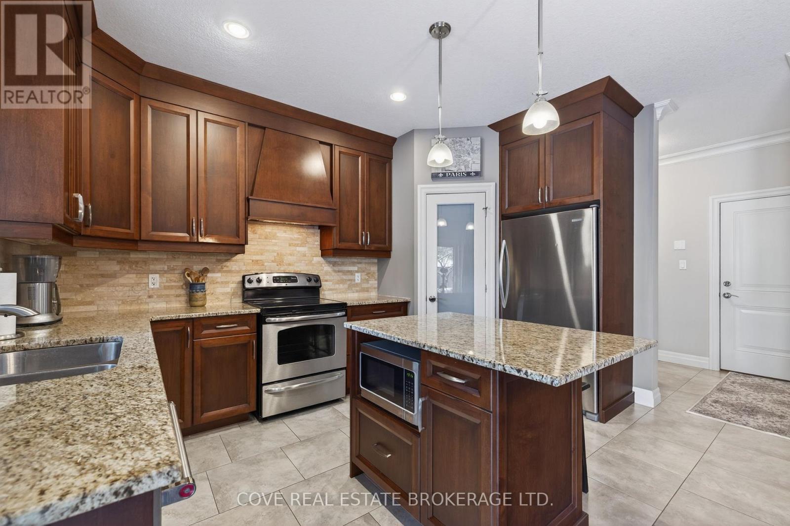 6716 Raleigh Boulevard, London South, Ontario  N6P 0C1 - Photo 18 - X12532746